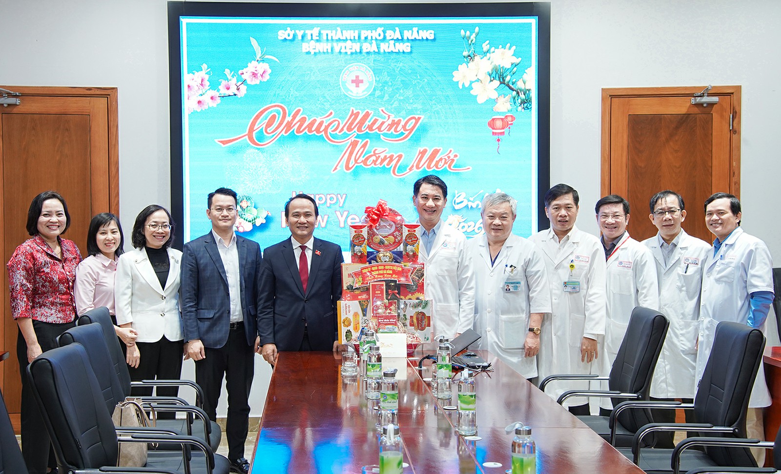 Phó Bí thư Thường trực Thành ủy Nguyễn Đình Vĩnh thăm, chúc Tết các bệnh viện