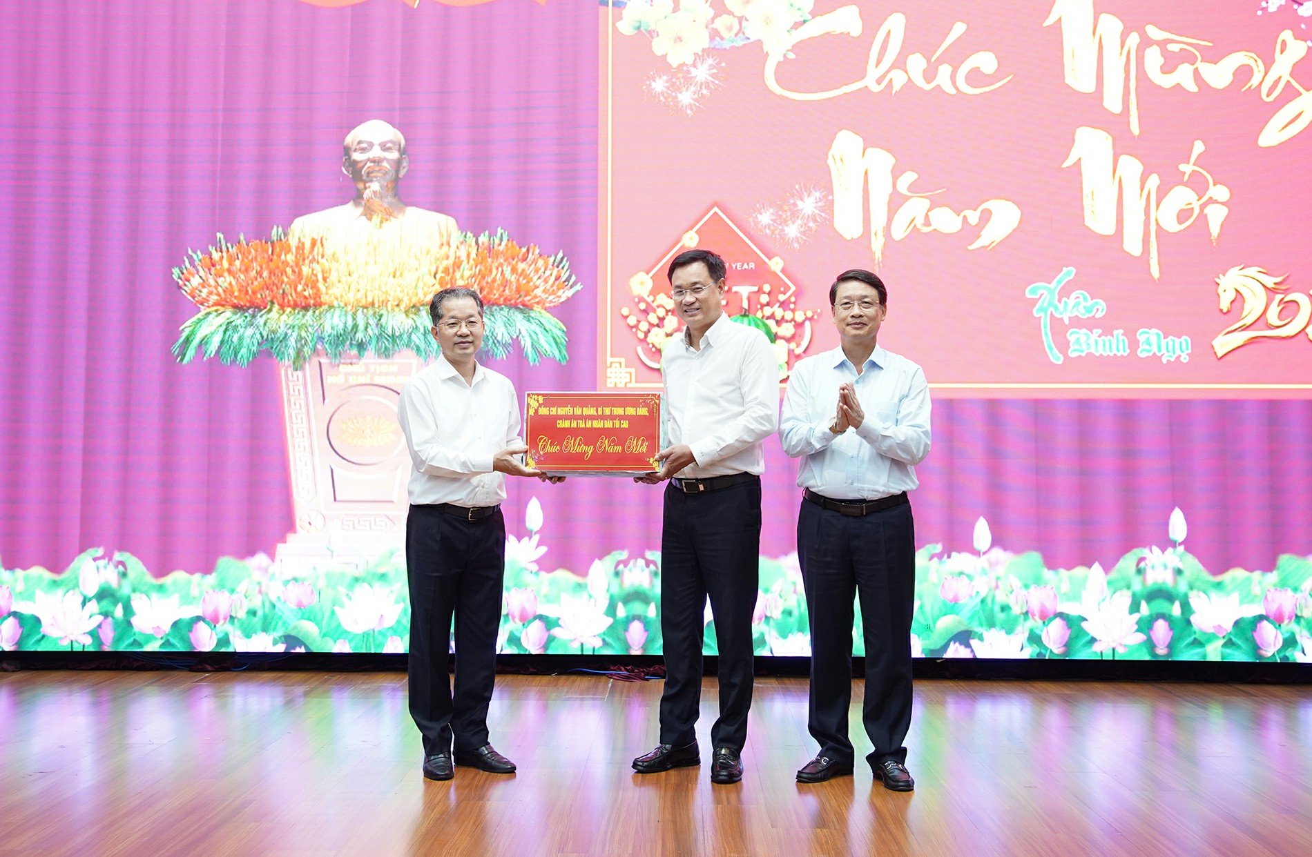 Chánh án TAND Tối cao Nguyễn Văn Quảng thăm, chúc Tết Thành ủy Đà Nẵng