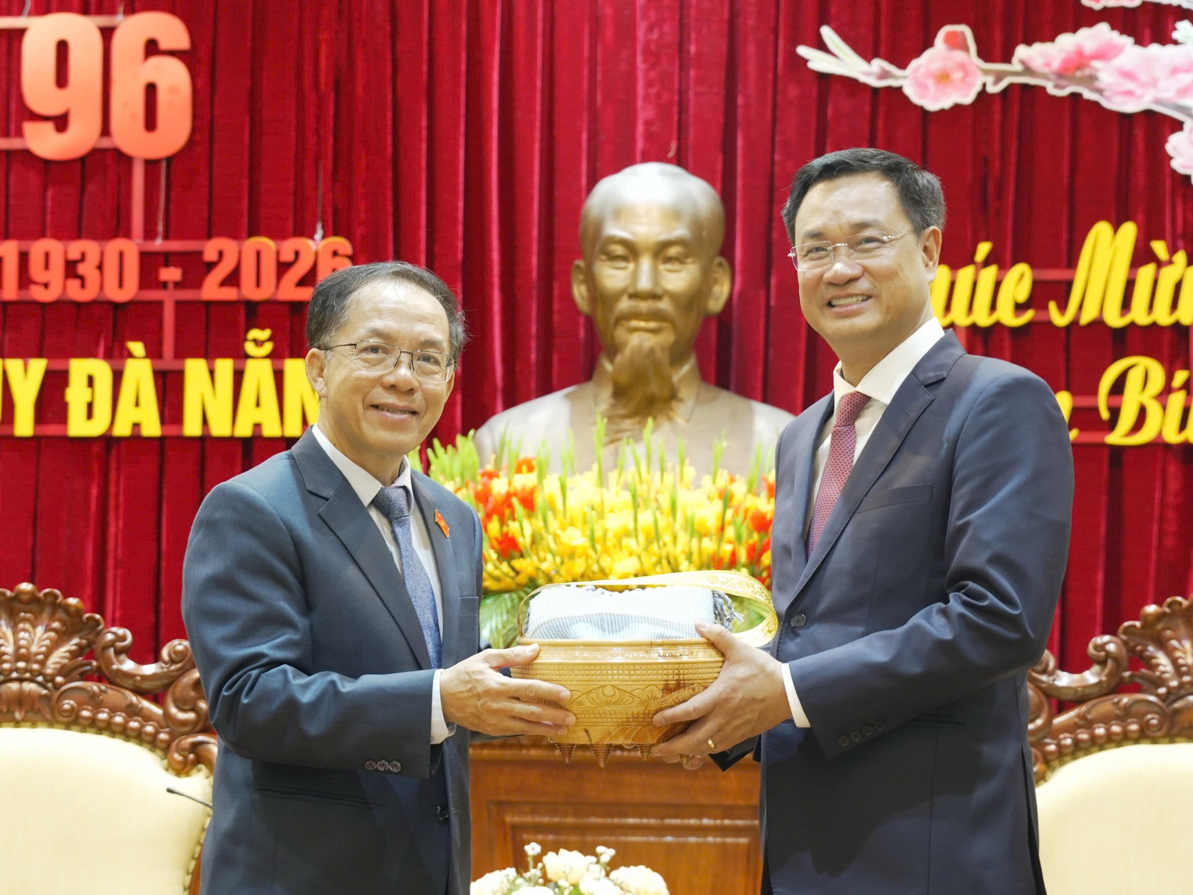 Bí thư Thành ủy Lê Ngọc Quang tiếp Đoàn công tác tỉnh Salavan