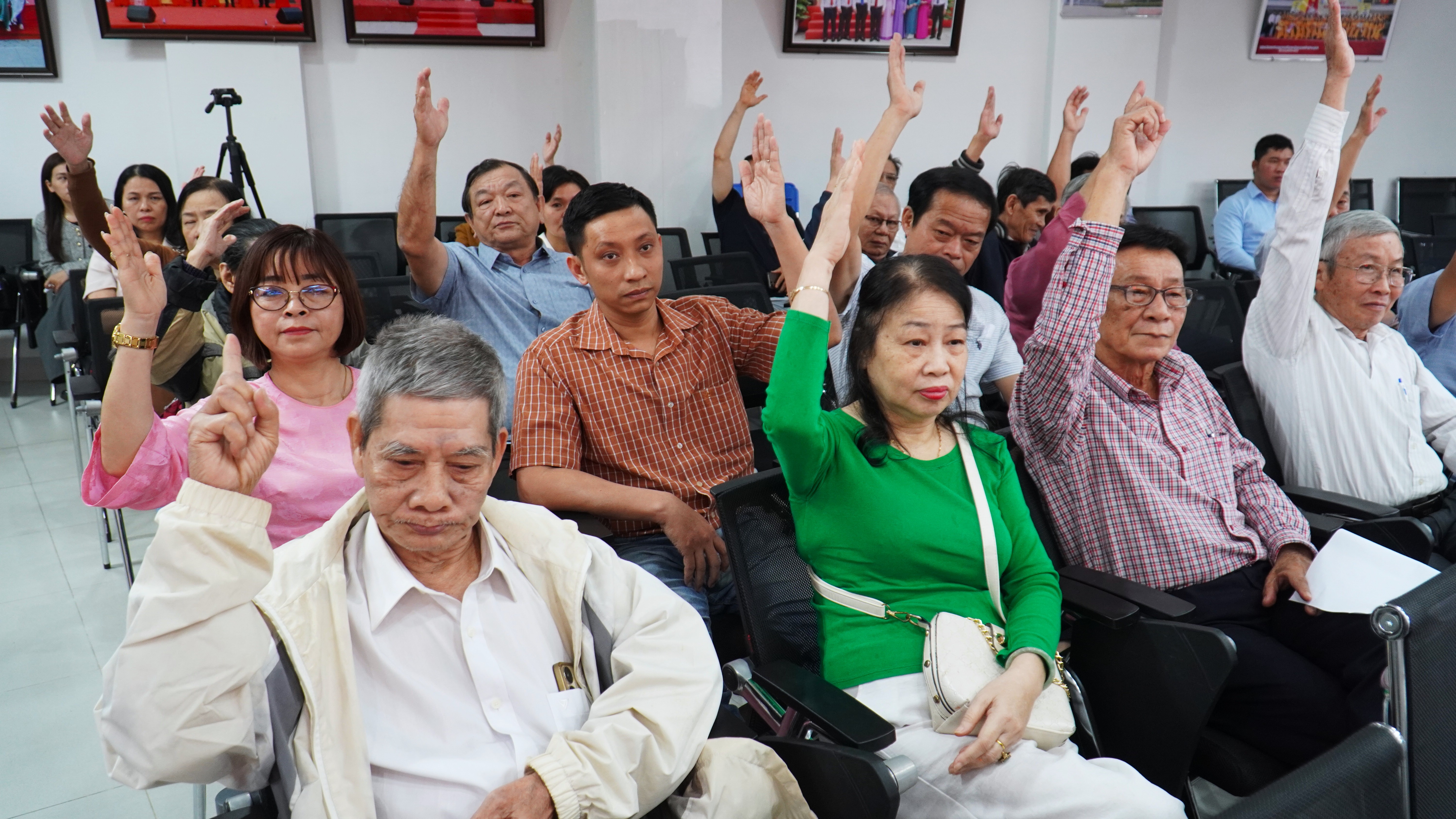 Chủ tịch UBND thành phố Phạm Đức Ấn được 100% cử tri nơi cư trú tín nhiệm giới thiệu ứng cử đại biểu HĐND thành phố