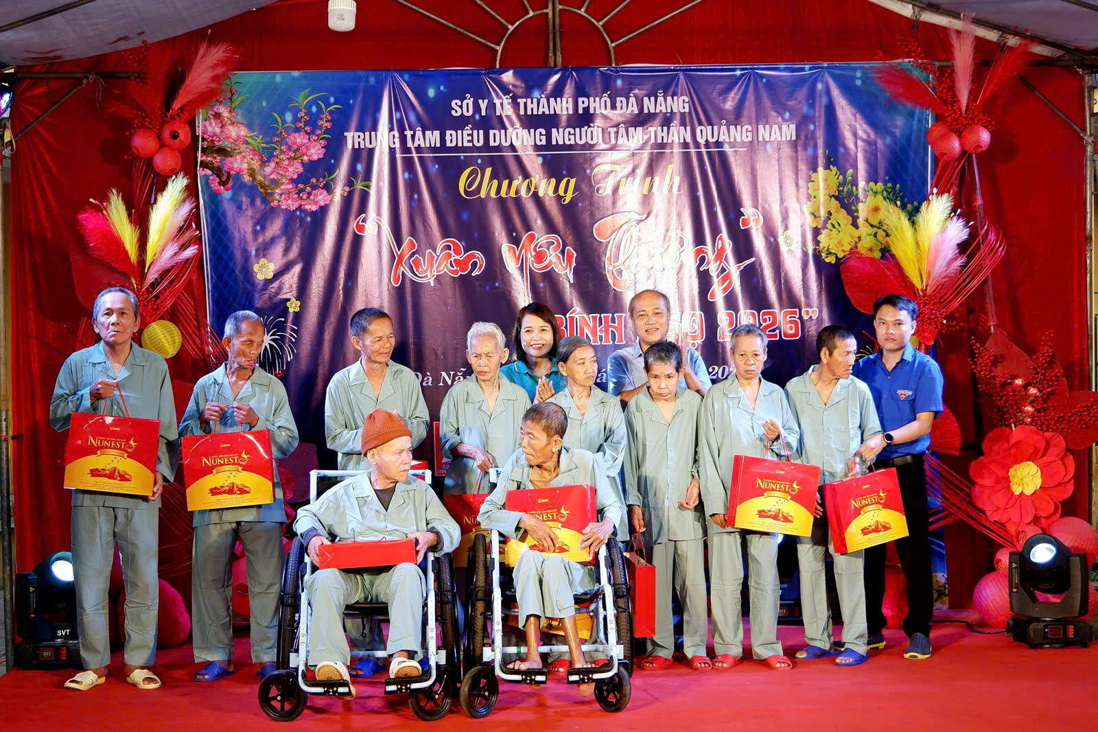 Để Tết đến gần hơn với những phận người lặng lẽ