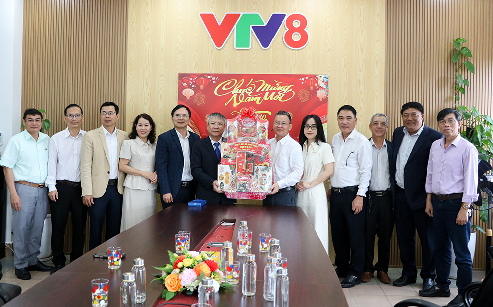 Chủ tịch HĐND thành phố Nguyễn Đức Dũng thăm, chúc Tết VTV8