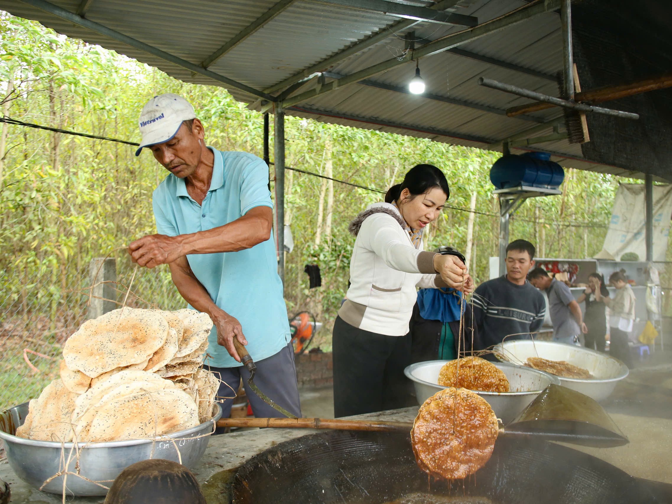 Lò đường đất Quảng đỏ lửa những ngày giáp Tết