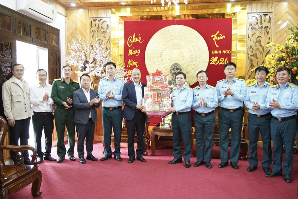 Phó Chủ tịch UBND thành phố Lê Quang Nam thăm, chúc Tết các đơn vị quân đội