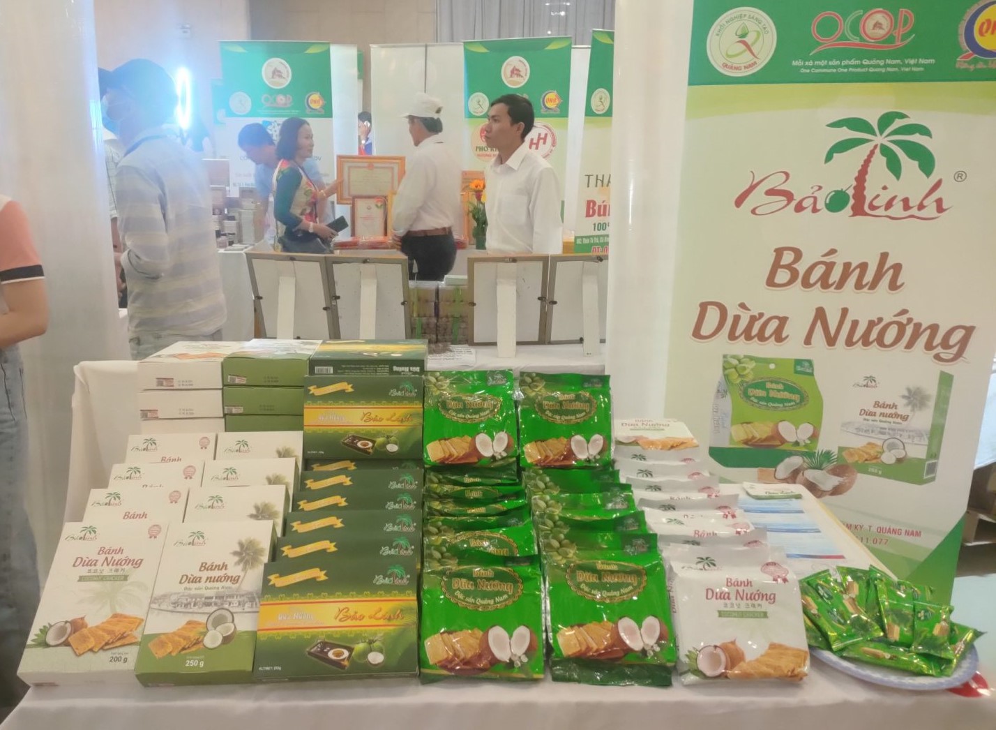 Bánh dừa nướng, gói trọn vị Tết quê