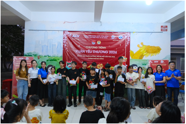 Xuân yêu thương đến với trẻ em mồ côi tại Trung tâm Hoa Mai