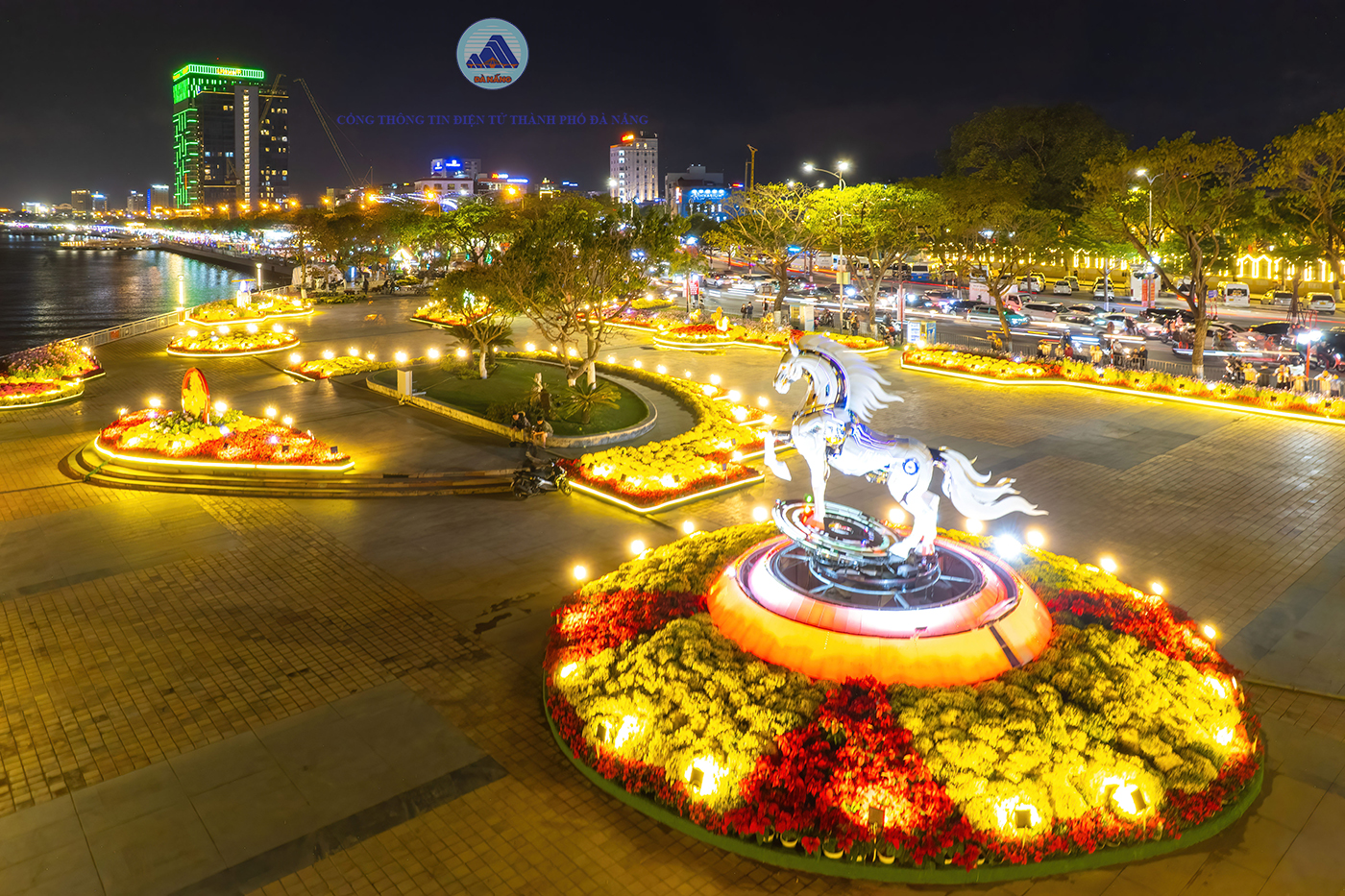 Đường hoa Tết Đà Nẵng 2026 lung linh về đêm