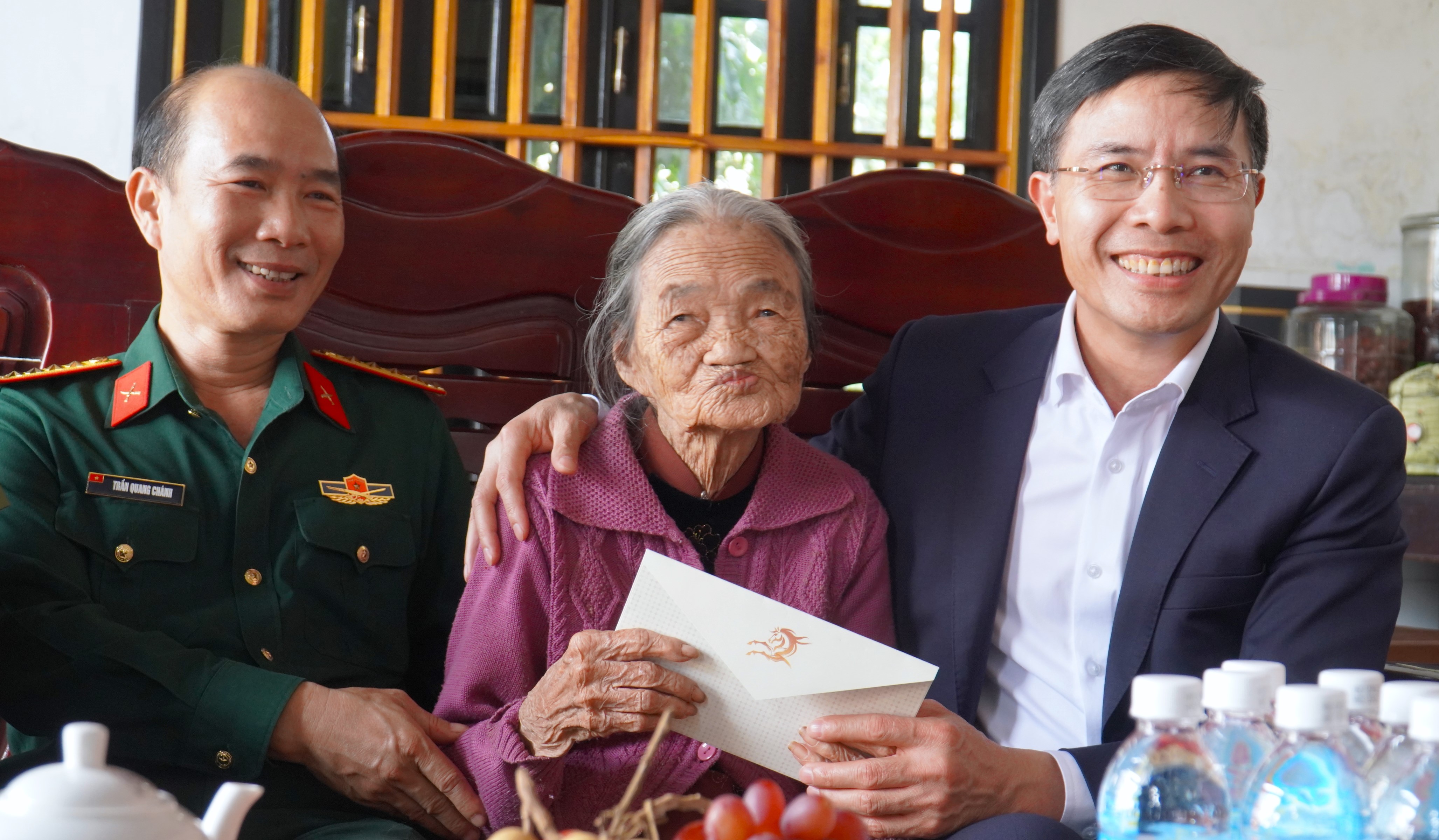 Chăm lo Tết chu đáo cho các gia đình chính sách