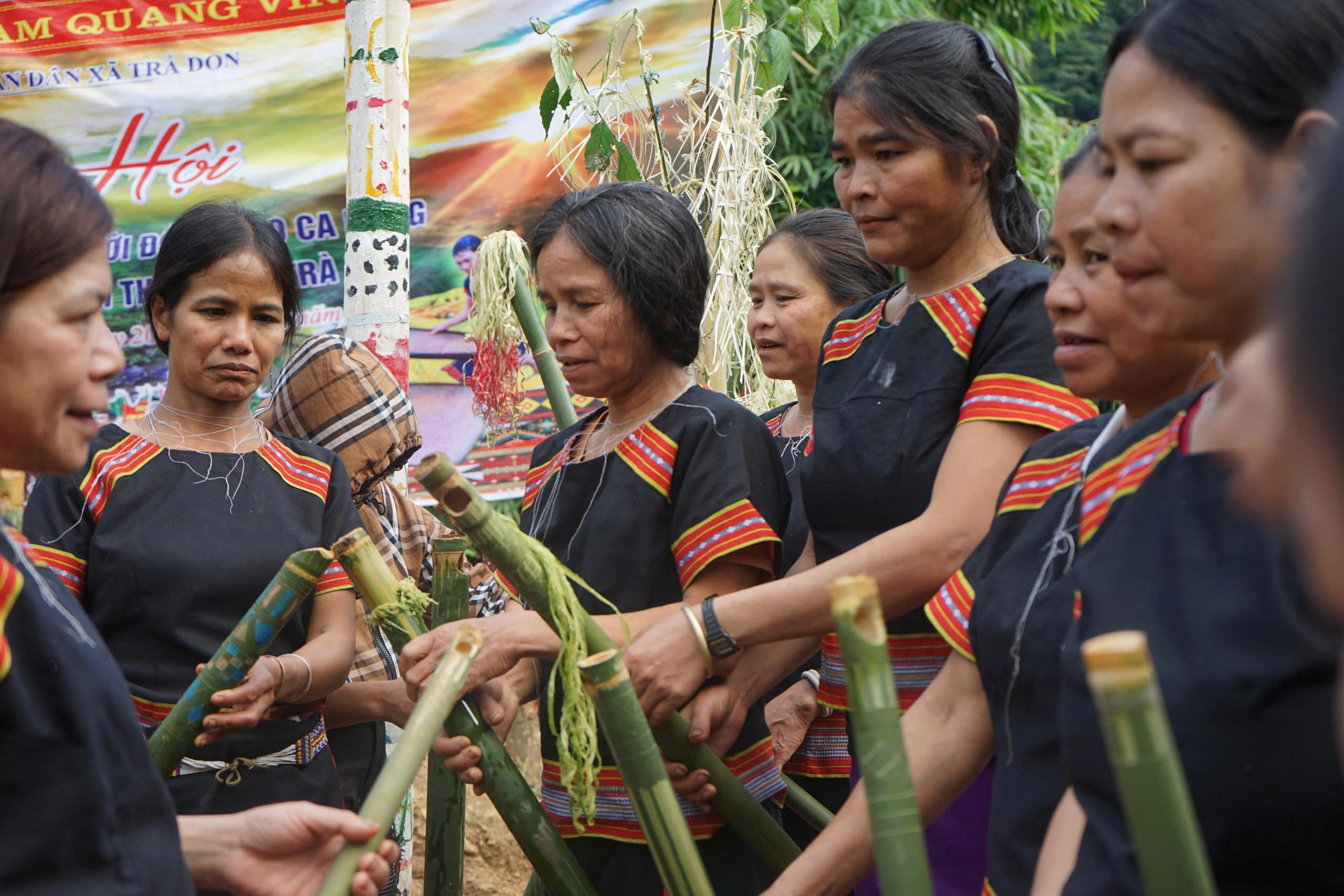 Tết máng nước dưới chân núi Ngọc Linh