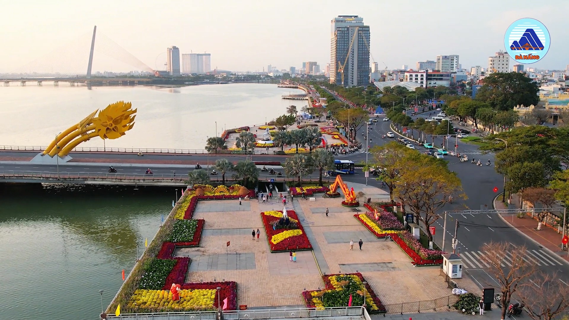 Video: Toàn cảnh đường hoa Xuân Đà Nẵng nhìn từ trên cao