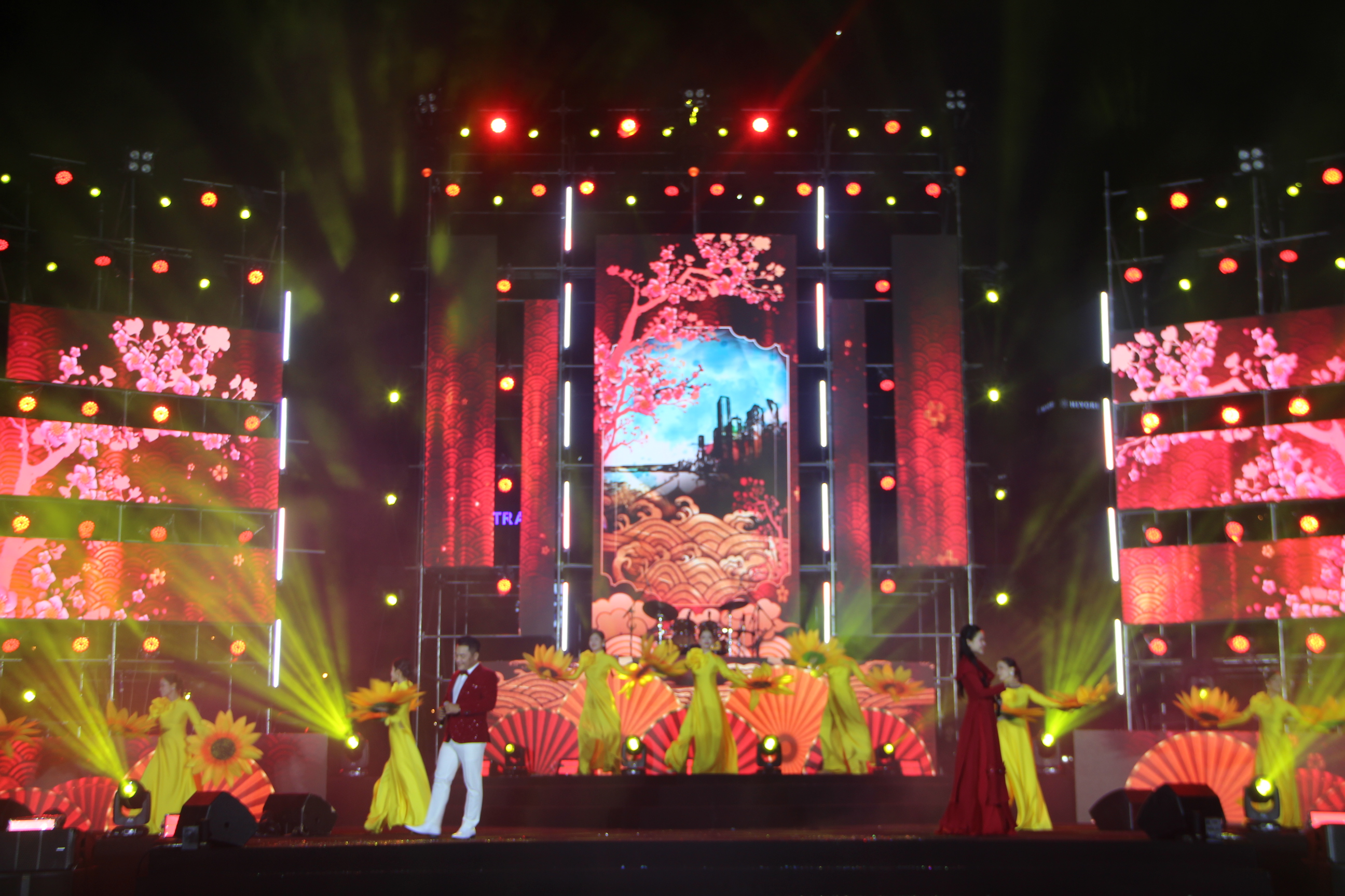 Ấn tượng chương trình nghệ thuật chào năm mới Bính Ngọ 2026