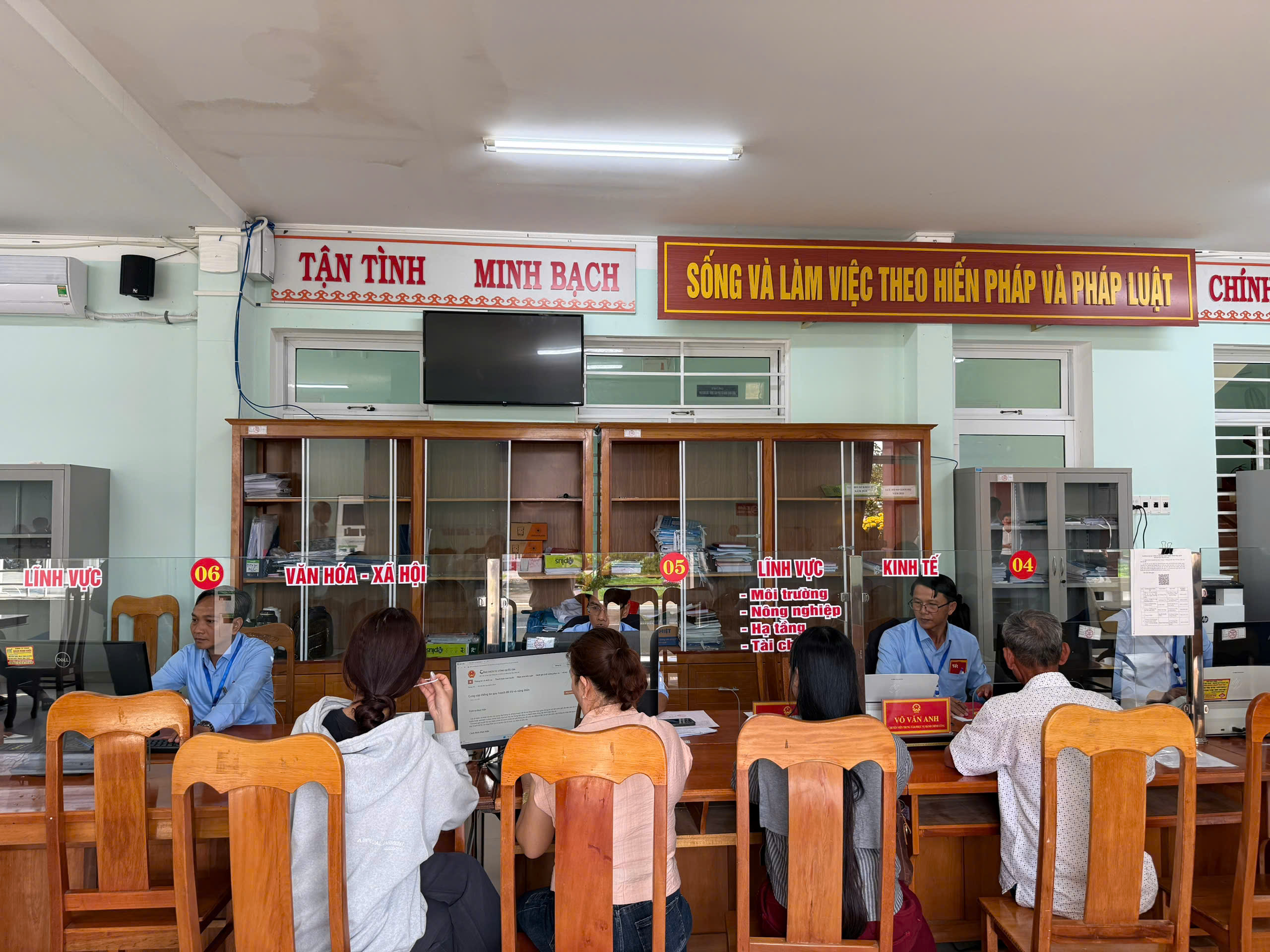 Tập trung giải quyết thủ tục hành chính ngay trong ngày làm việc đầu tiên sau kỳ nghỉ Tết