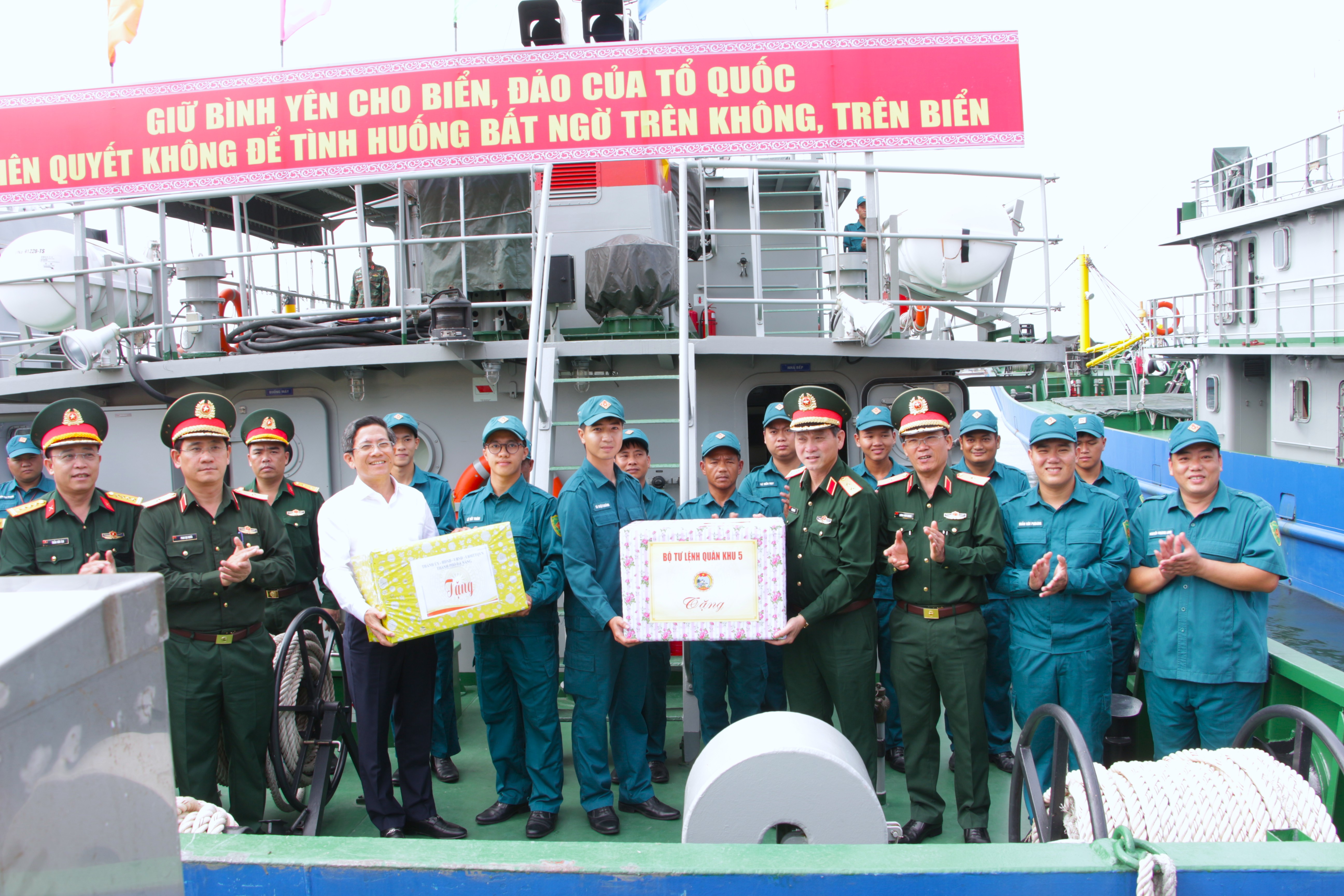 Tư lệnh Quân khu 5 kiểm tra, động viên lực lượng quân sự sau Tết