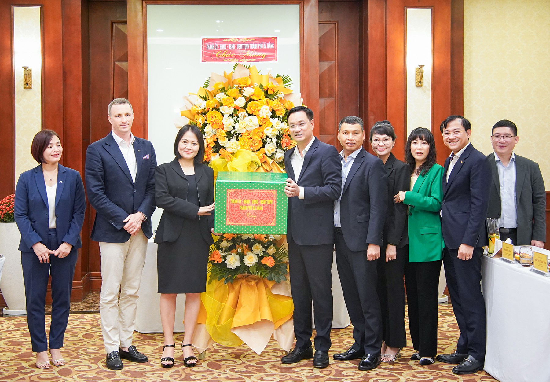 Bí thư Thành ủy Lê Ngọc Quang thăm, động viên Vinpearl đầu năm mới