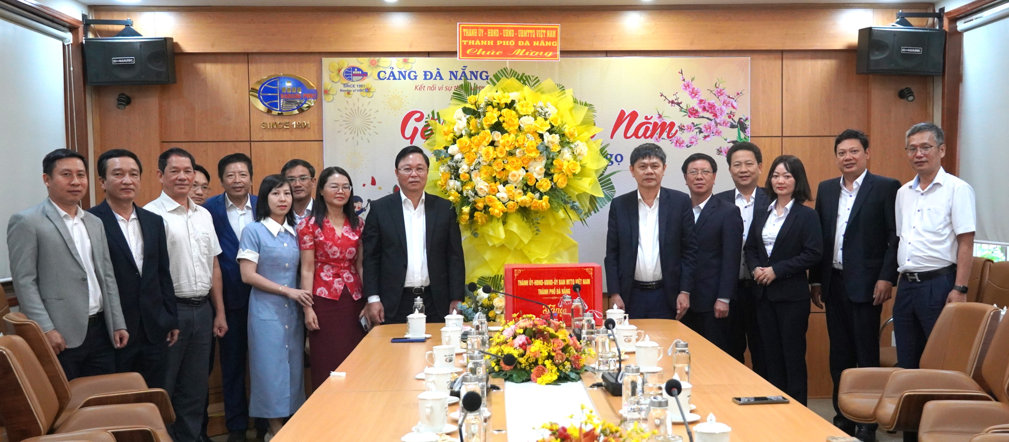 Lãnh đạo thành phố thăm, chúc Tết doanh nghiệp dịp đầu xuân Bính Ngọ