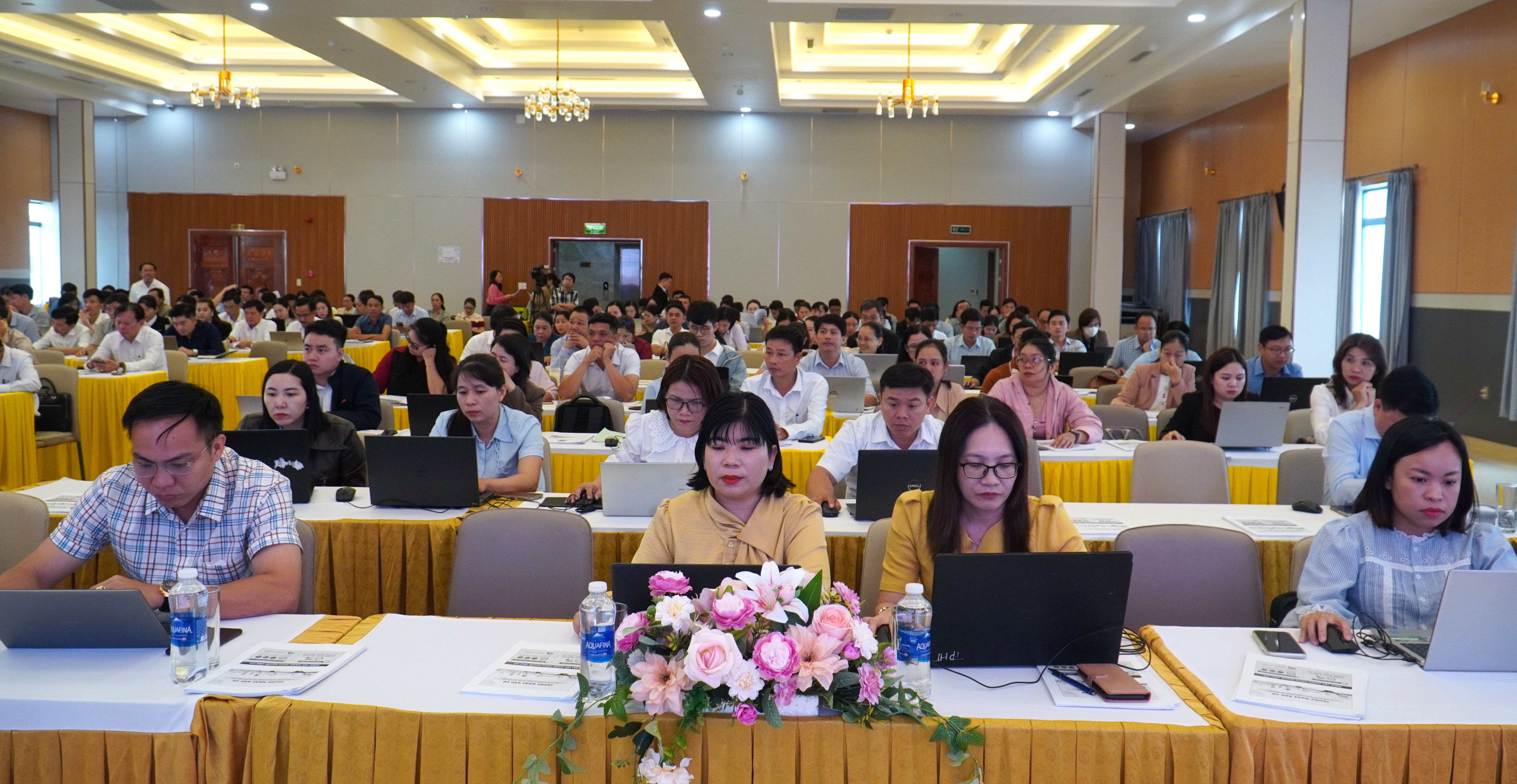 Tập huấn công tác tổ chức bầu cử đối với UBND cấp xã, phường