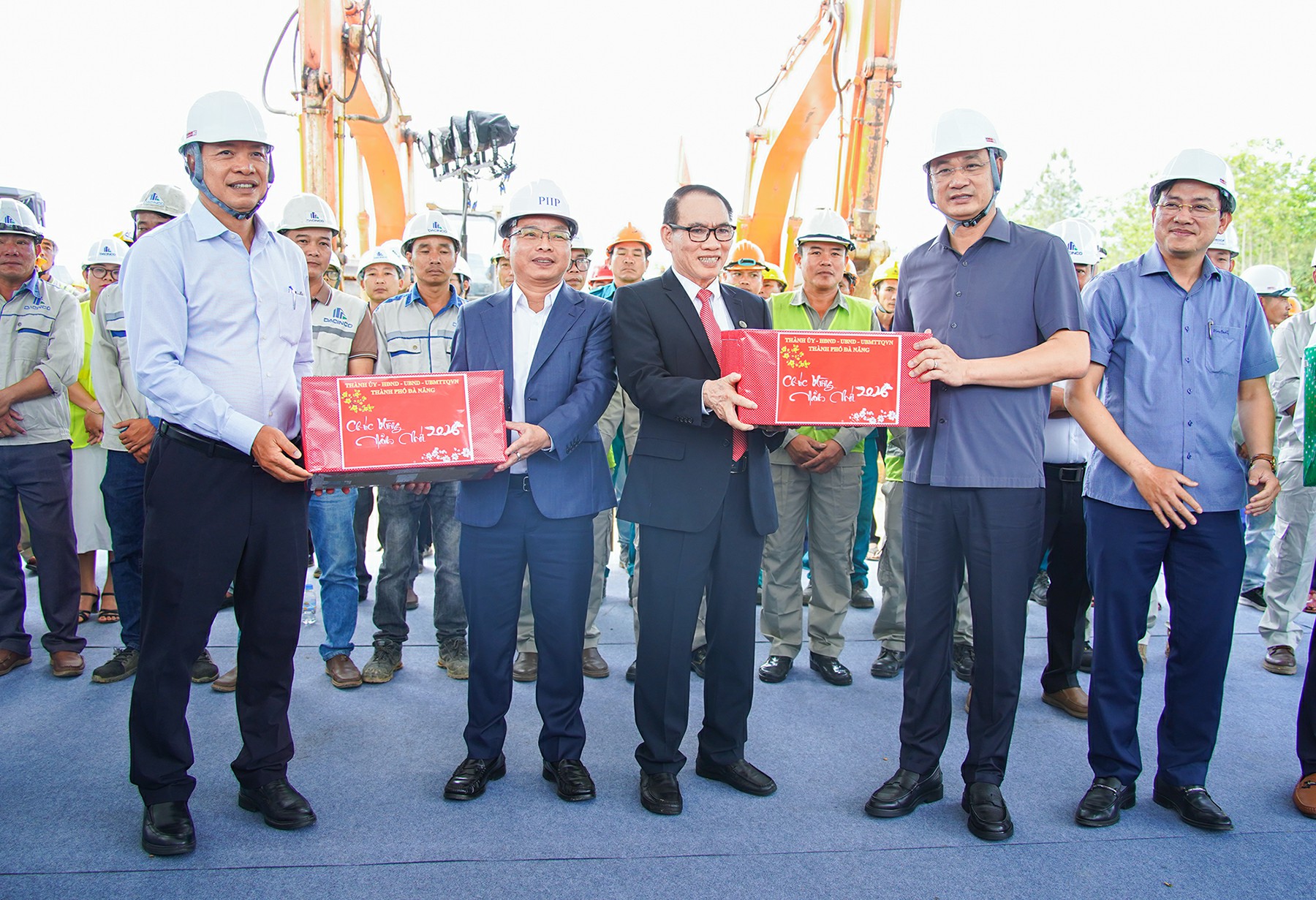 Bí thư Thành ủy Lê Ngọc Quang kiểm tra ra quân đầu năm tuyến đường kết nối chiến lược phía Tây