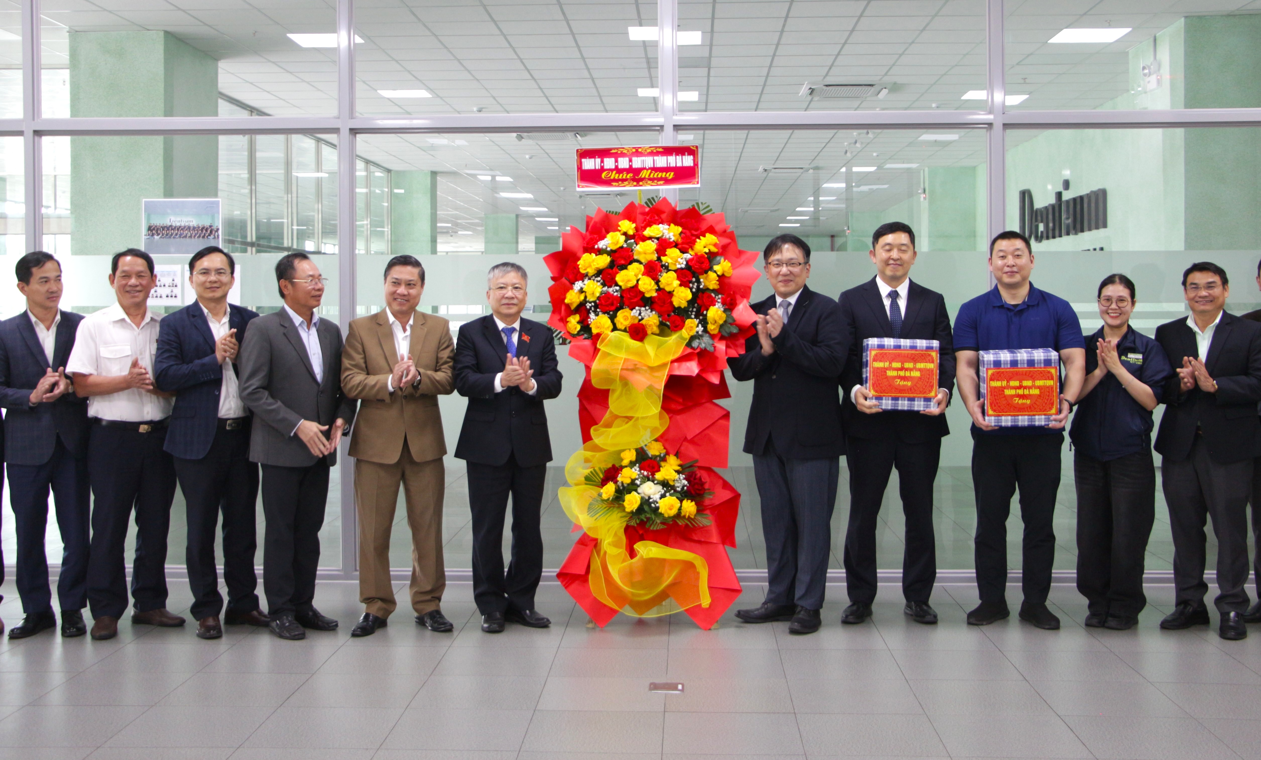 Chủ tịch HĐND thành phố Nguyễn Đức Dũng thăm, động viên doanh nghiệp đầu năm Bính Ngọ 2026