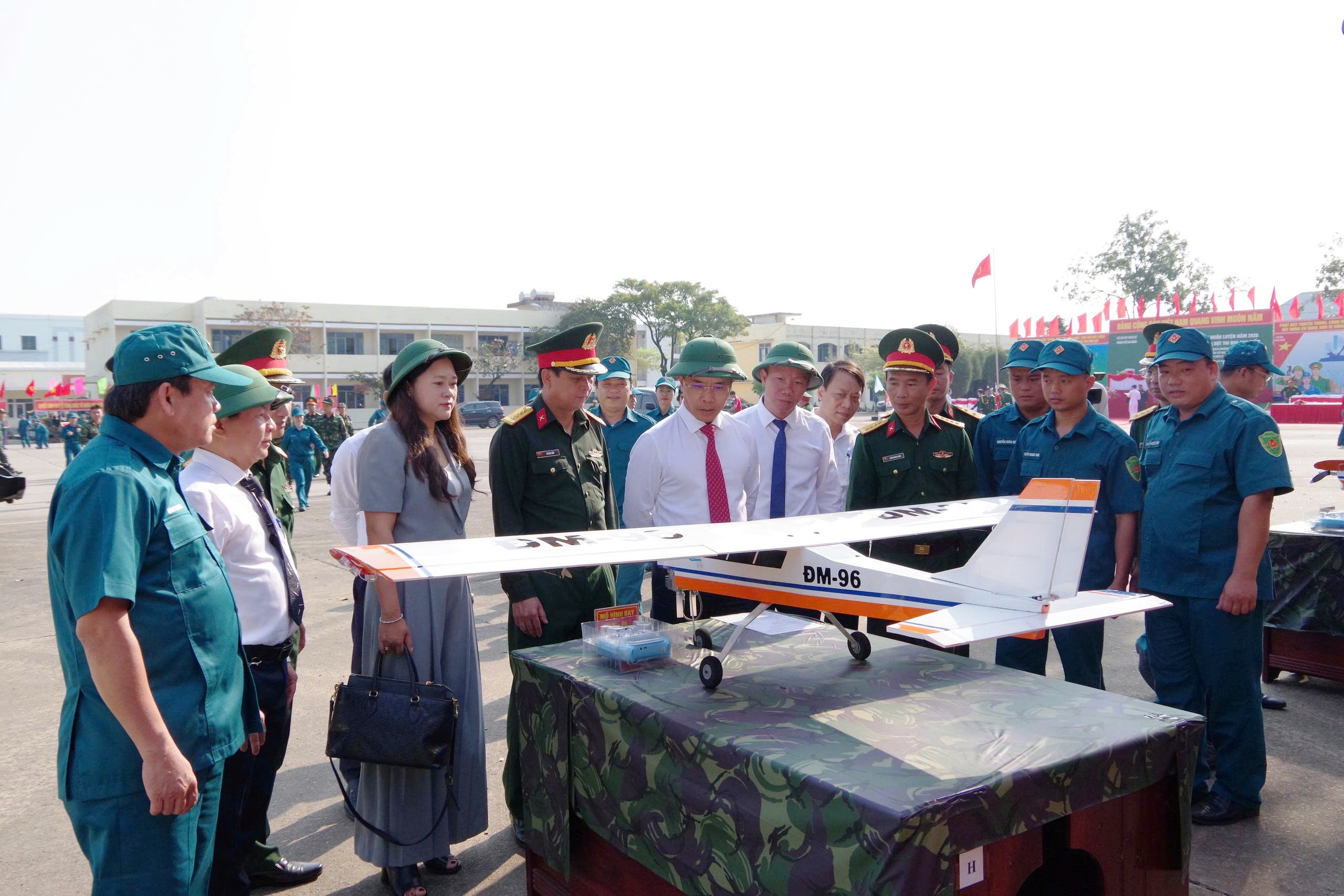 Lực lượng vũ trang thành phố ra quân huấn luyện năm 2026