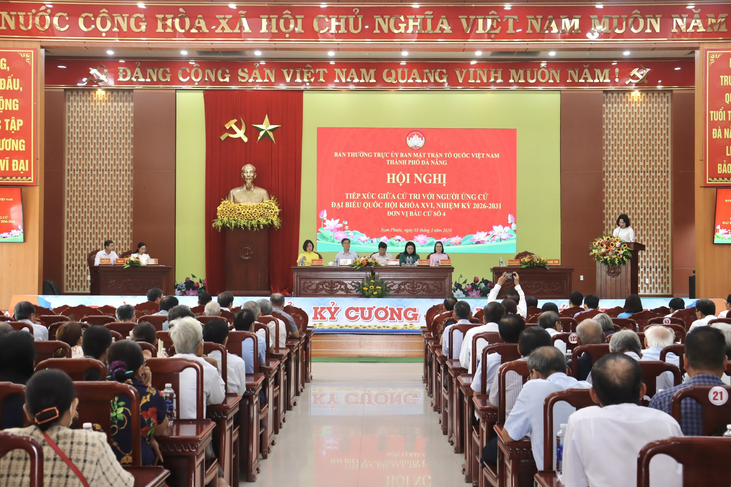 Ứng cử viên đại biểu Quốc hội khóa XVI, đơn vị bầu cử số 4 tiếp xúc cử tri các xã Nam Phước, Duy Nghĩa, Duy Xuyên