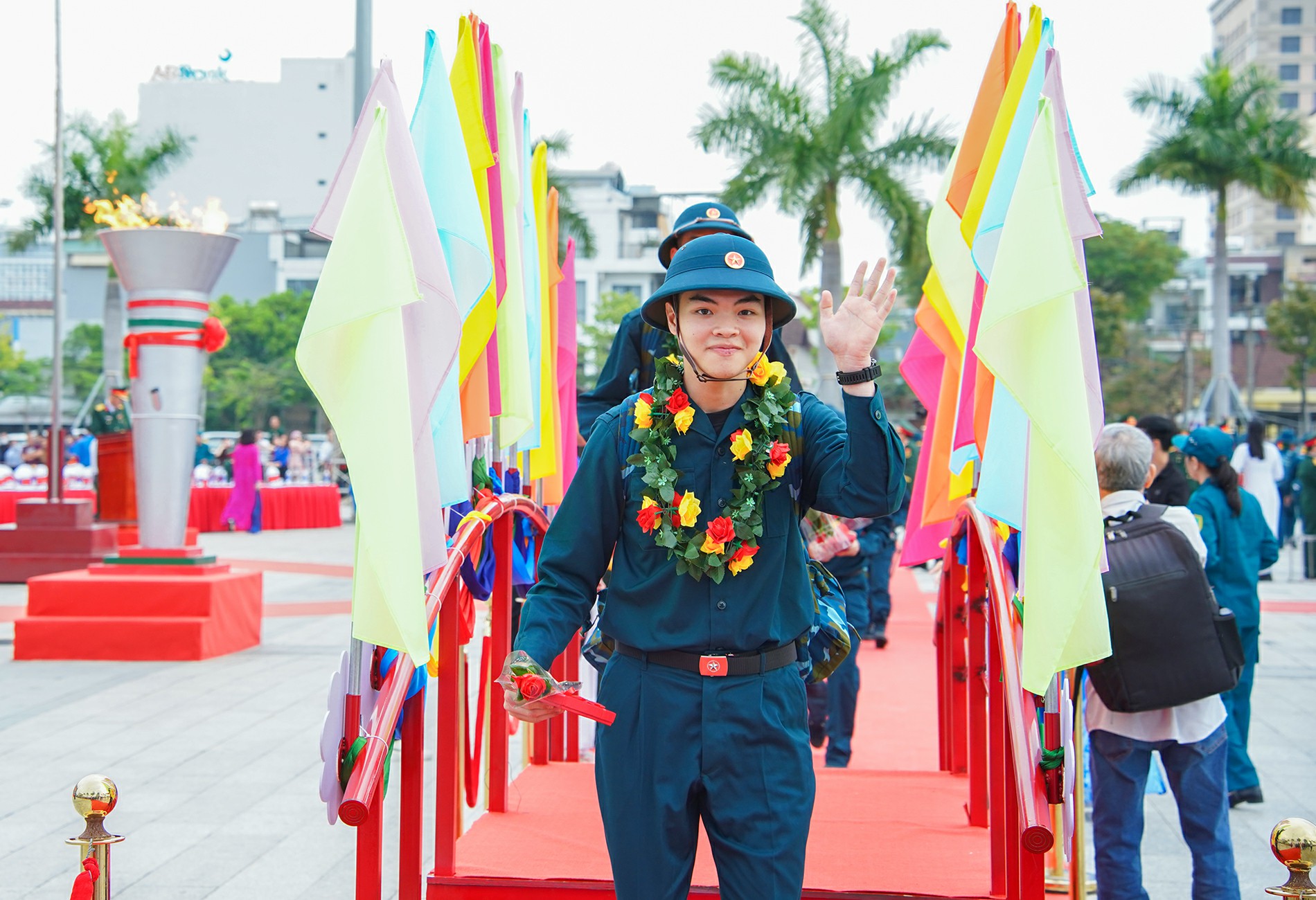 Thanh niên Đà Nẵng hăng hái lên đường ngập ngũ