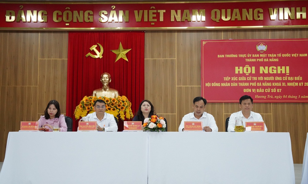 Ứng cử viên đại biểu HĐND thành phố khóa XI tiếp xúc cử tri phường Hương Trà