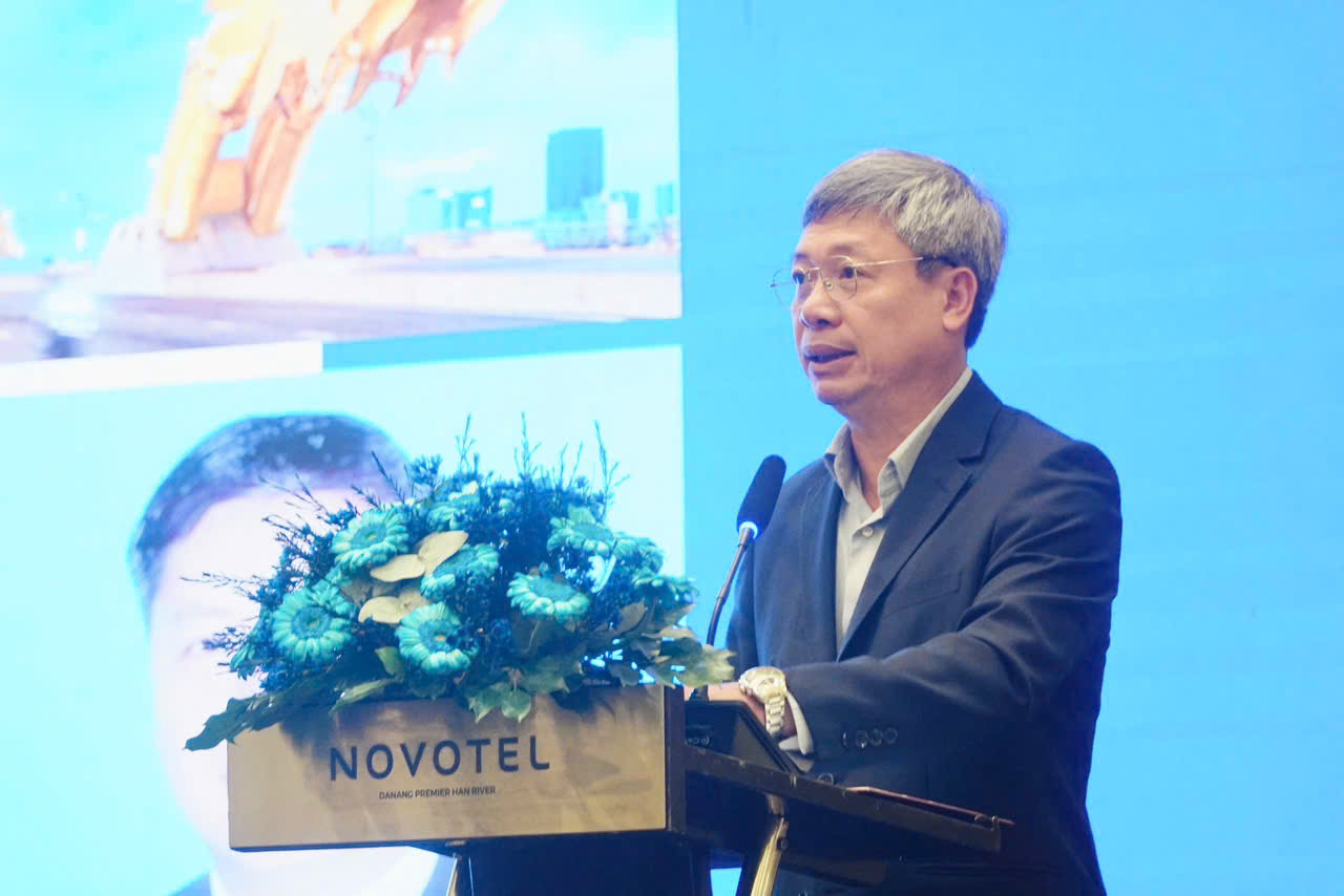 Tăng cường hợp tác với Vương quốc Anh trong phát triển tài chính xanh