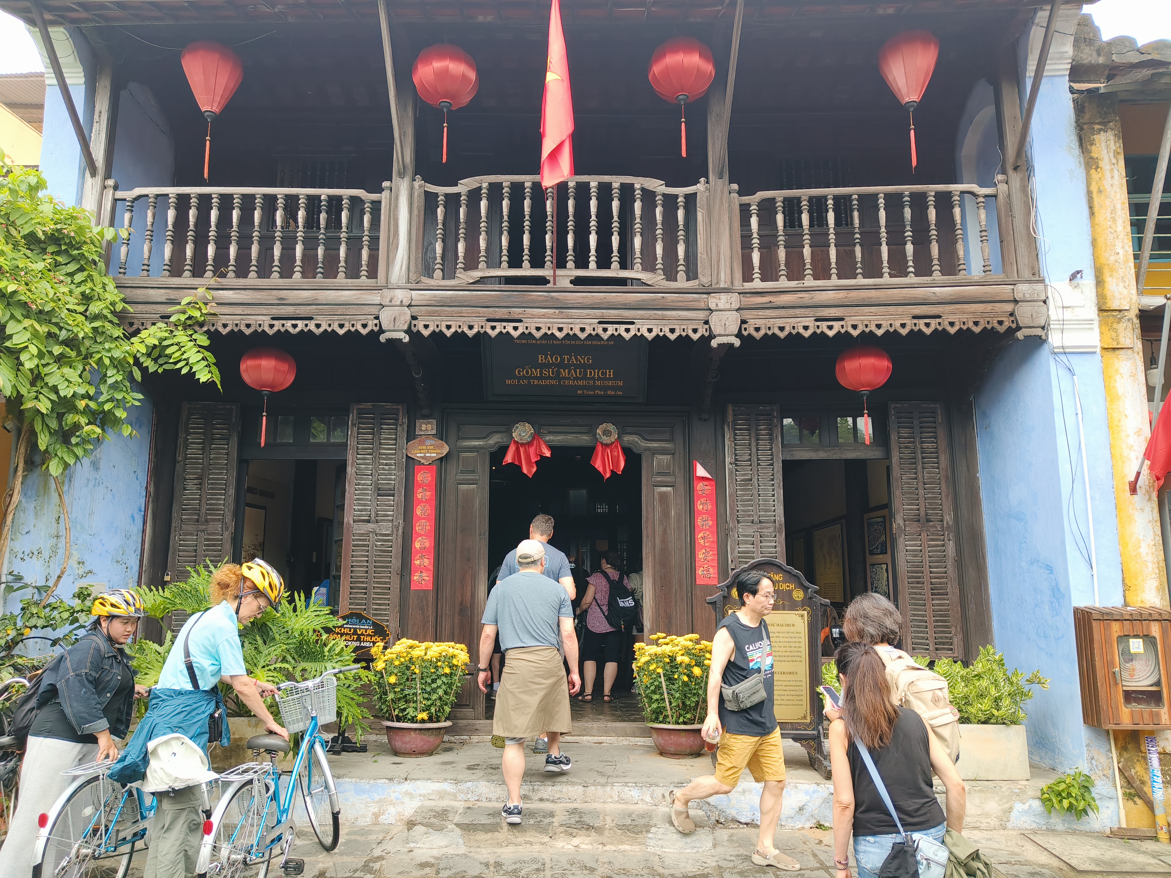 Khám phá Bảo tàng Gốm sứ Mậu dịch giữa không gian phố cổ