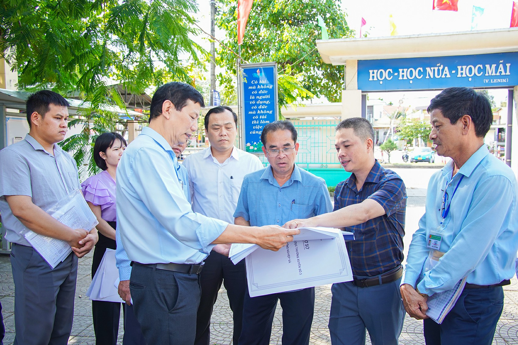 Phó Chủ tịch UBND thành phố Trần Anh Tuấn kiểm tra dự án nâng cấp, mở rộng Trung tâm Giáo dục thường xuyên số 3