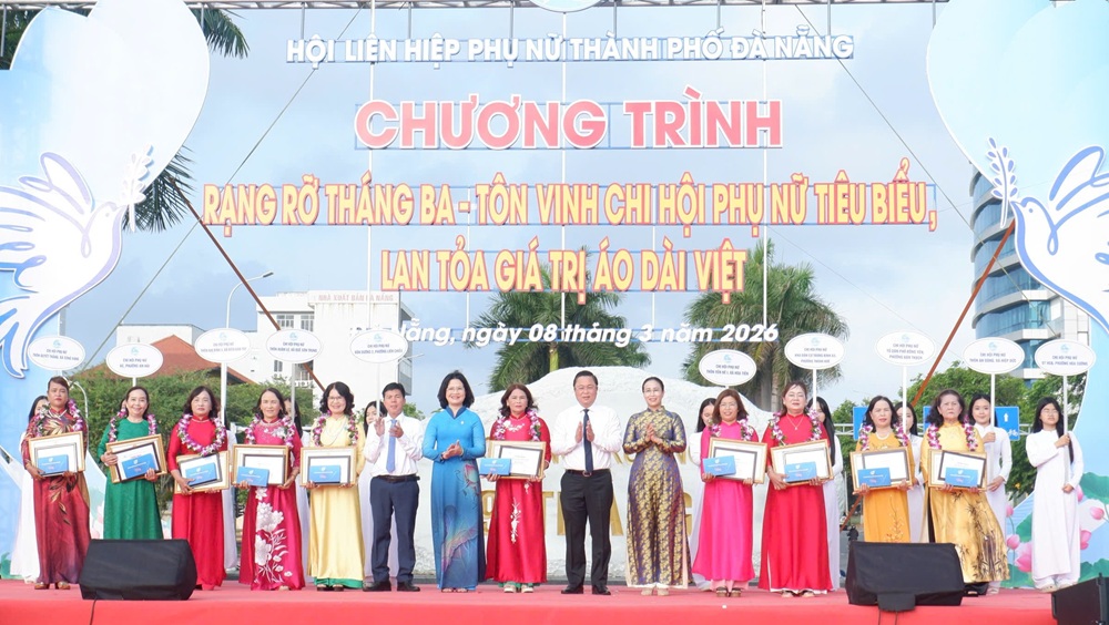 “Rạng rỡ tháng Ba”: Tôn vinh 10 Chi hội Phụ nữ tiêu biểu, lan tỏa áo dài Việt