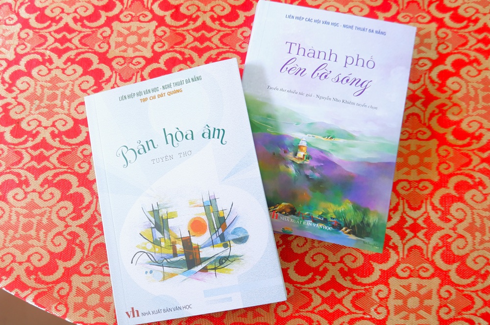 Giới thiệu hai tập thơ “Thành phố bên bờ sóng” và “Bản hòa âm”