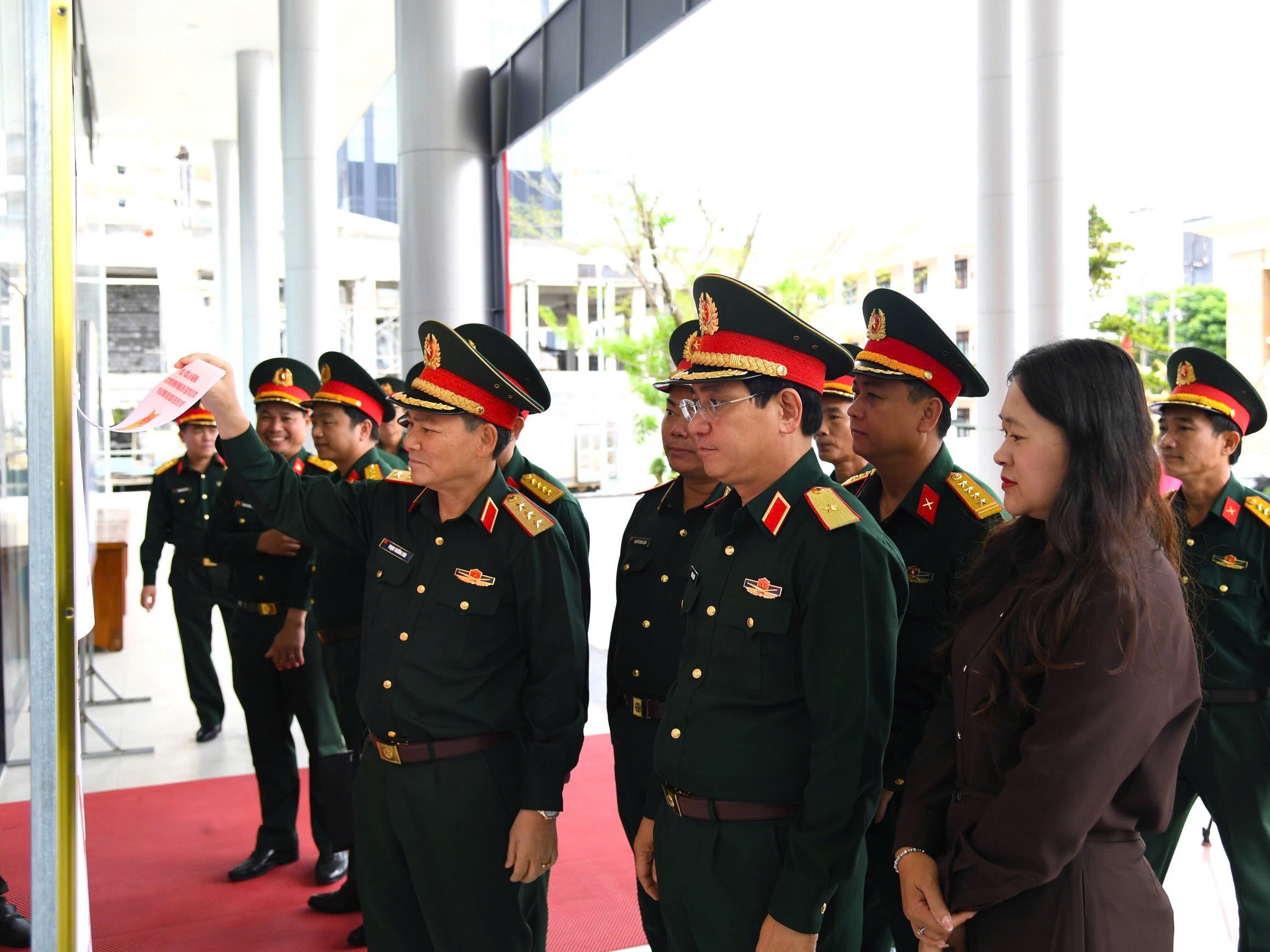 Thượng tướng Phạm Trường Sơn kiểm tra công tác bảo vệ bầu cử tại Bộ CHQS thành phố