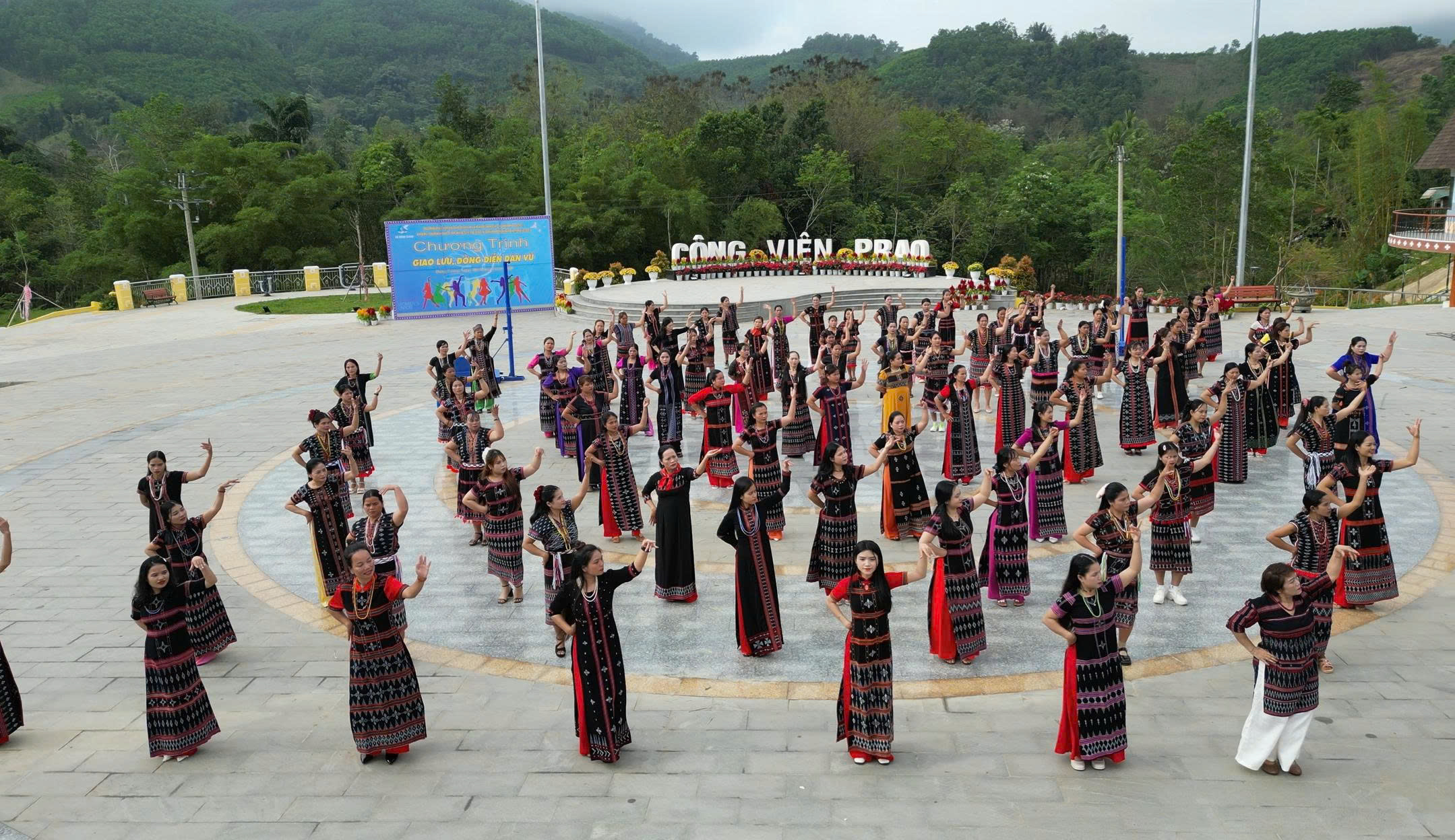 Đa dạng hình thức tuyên truyền bầu cử đến cử tri thành phố