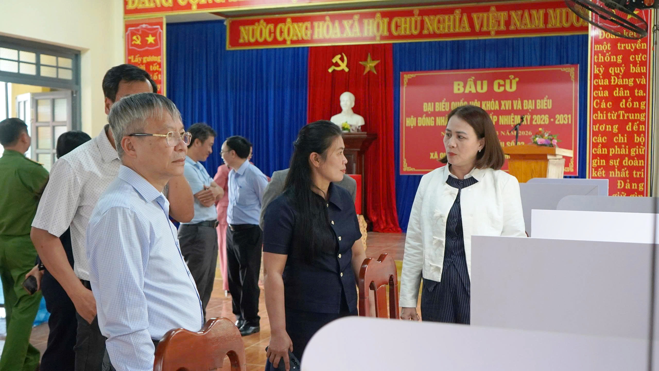 Chủ tịch HĐND, Chủ tịch Ủy ban bầu cử thành phố Nguyễn Đức Dũng kiểm tra công tác chuẩn bị bầu cử tại xã Quế Phước