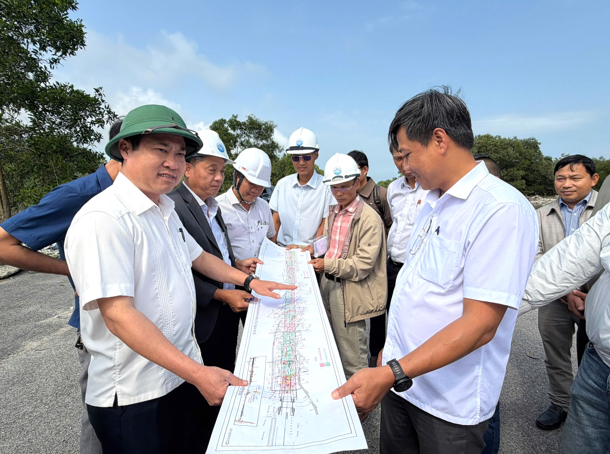 Phó Chủ tịch UBND thành phố Phan Thái Bình kiểm tra tiến độ thực hiện dự án hạ tầng Khu công nghiệp Tam Thăng