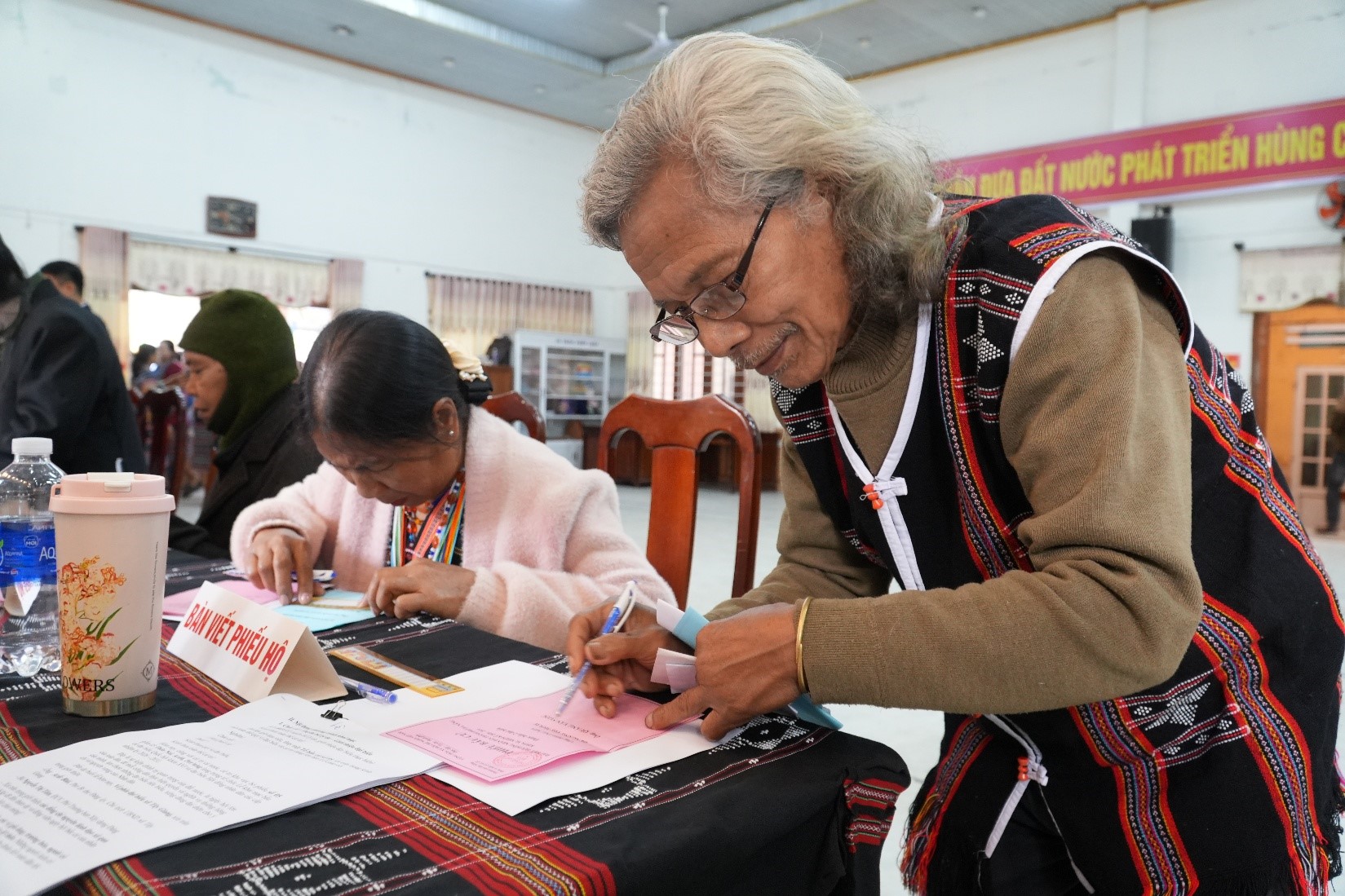 Đến 10 giờ sáng 15-3, xã biên giới Tây Giang có 100% cử tri đi bỏ phiếu