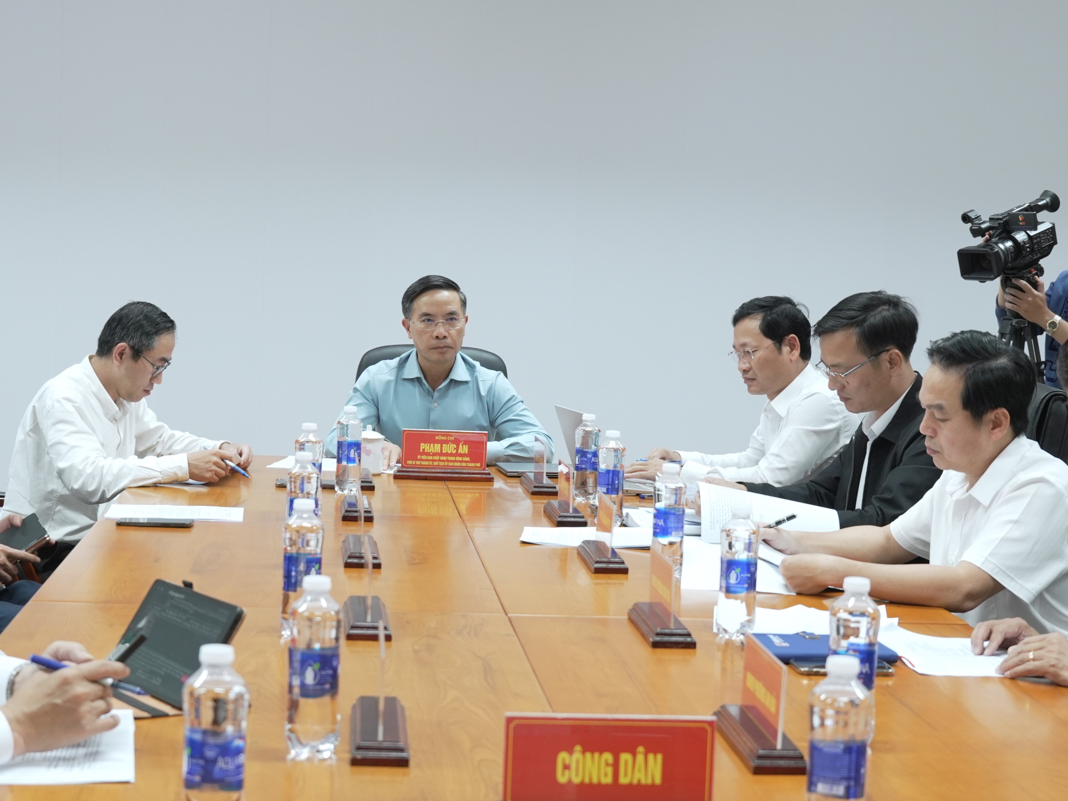 Chủ tịch UBND thành phố Phạm Đức Ấn tiếp công dân định kỳ tháng 03-2026