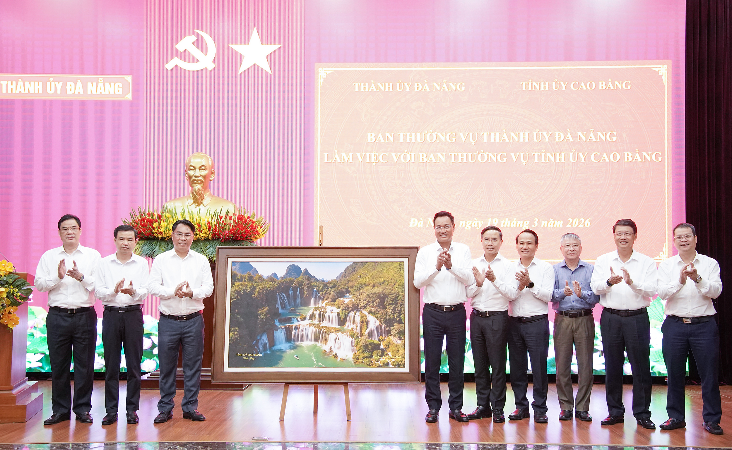 Đà Nẵng và Cao Bằng chia sẻ kinh nghiệm chuyển đổi số, thu hút đầu tư, quy hoạch phát triển dịch vụ, du lịch