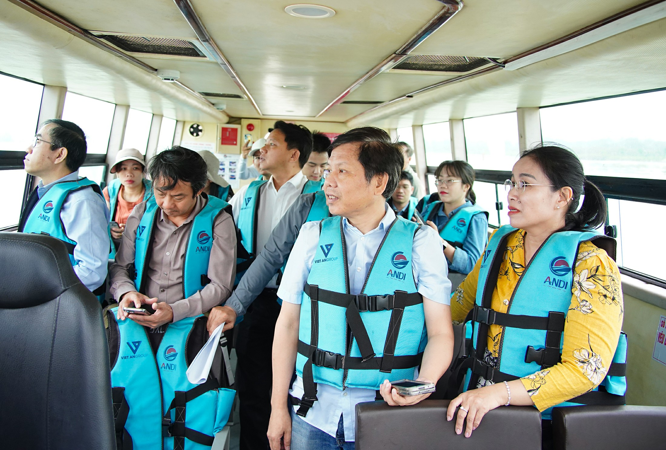 Phó Chủ tịch UBND thành phố Nguyễn Thị Anh Thi kiểm tra thực tế du lịch đường thủy và các di tích trên địa bàn xã Hòa Vang