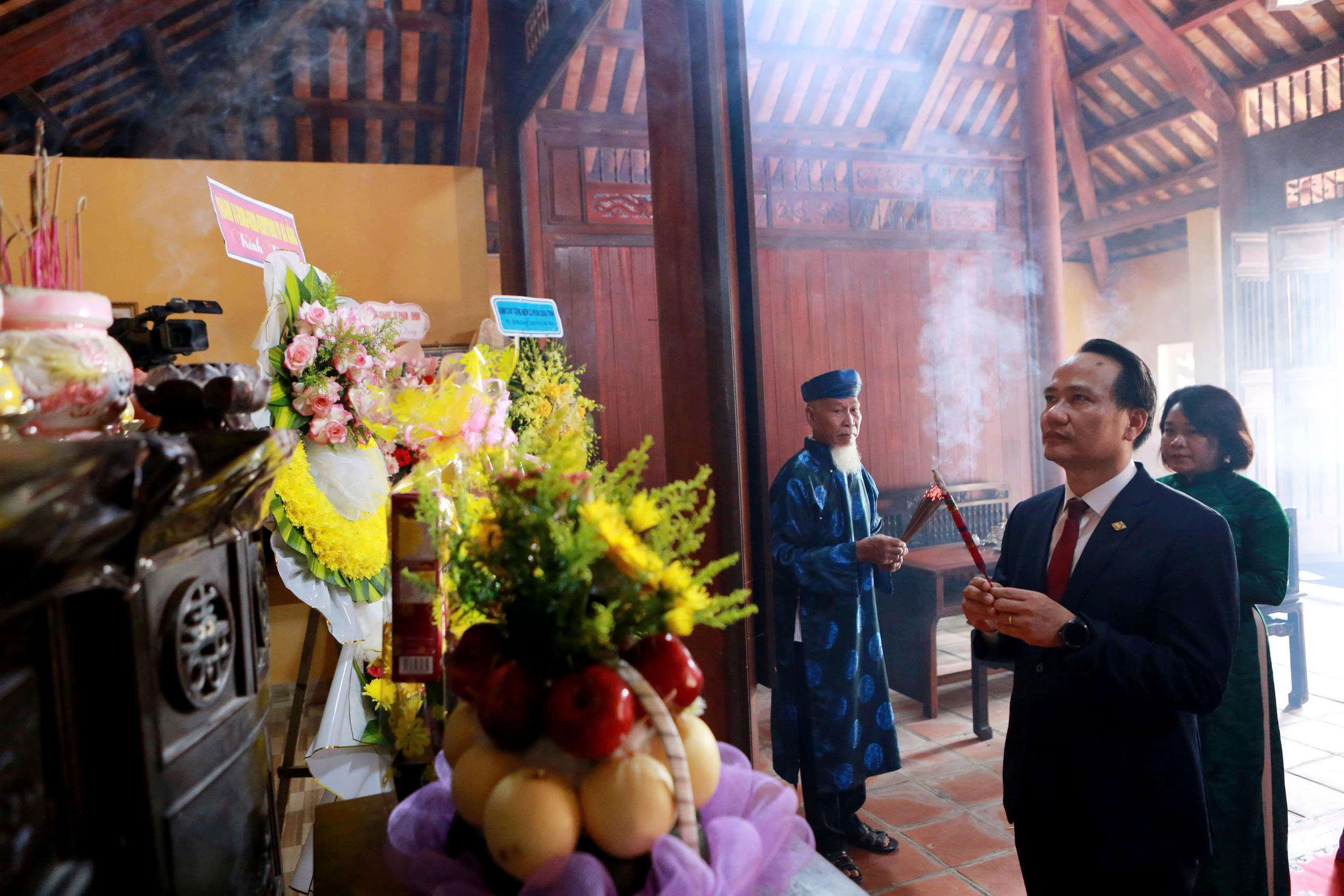 Lãnh đạo thành phố dâng hương tưởng niệm 100 năm ngày mất nhà yêu nước Phan Châu Trinh