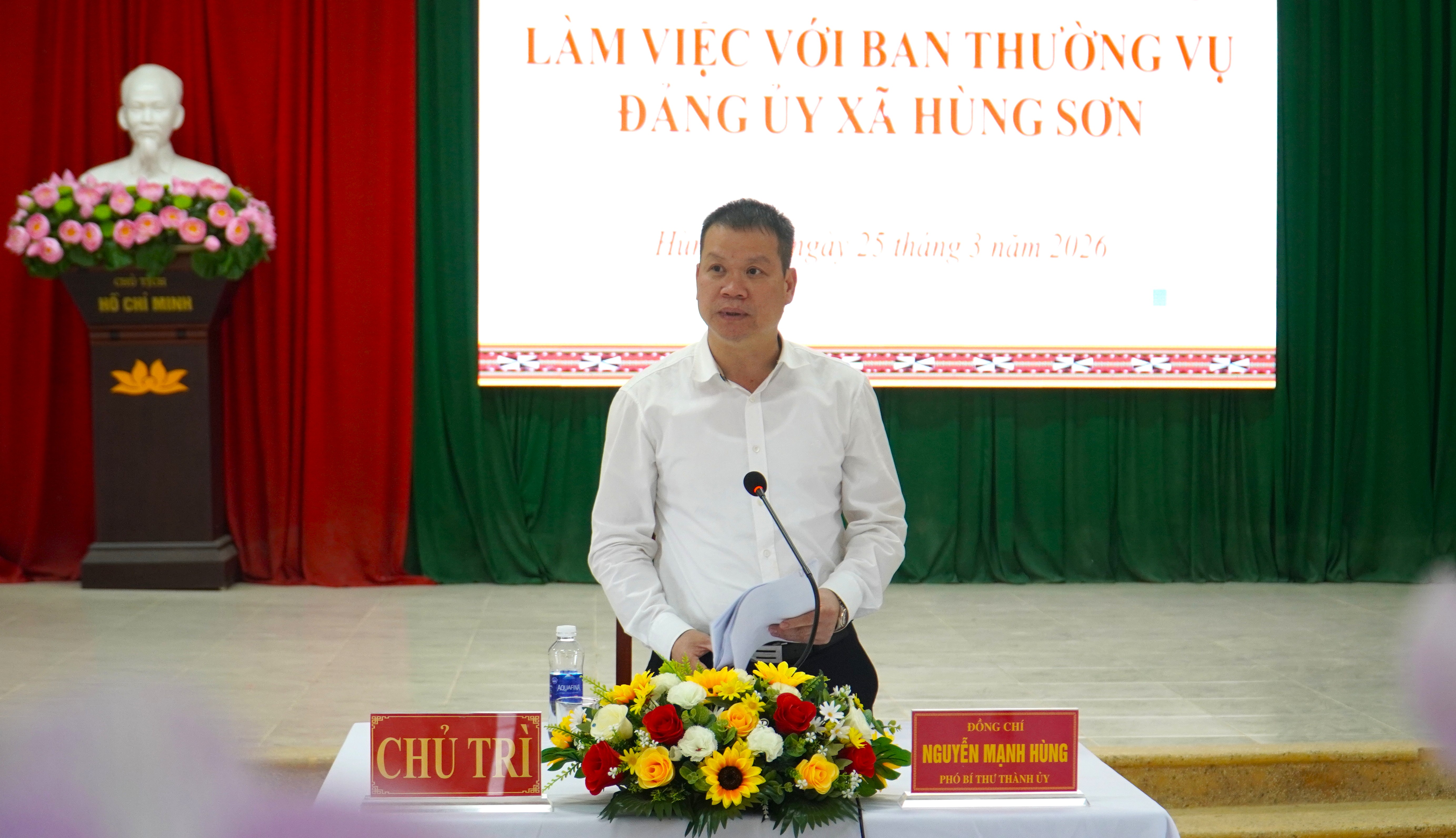 Phó Bí thư Thành ủy Nguyễn Mạnh Hùng làm việc với xã Hùng Sơn