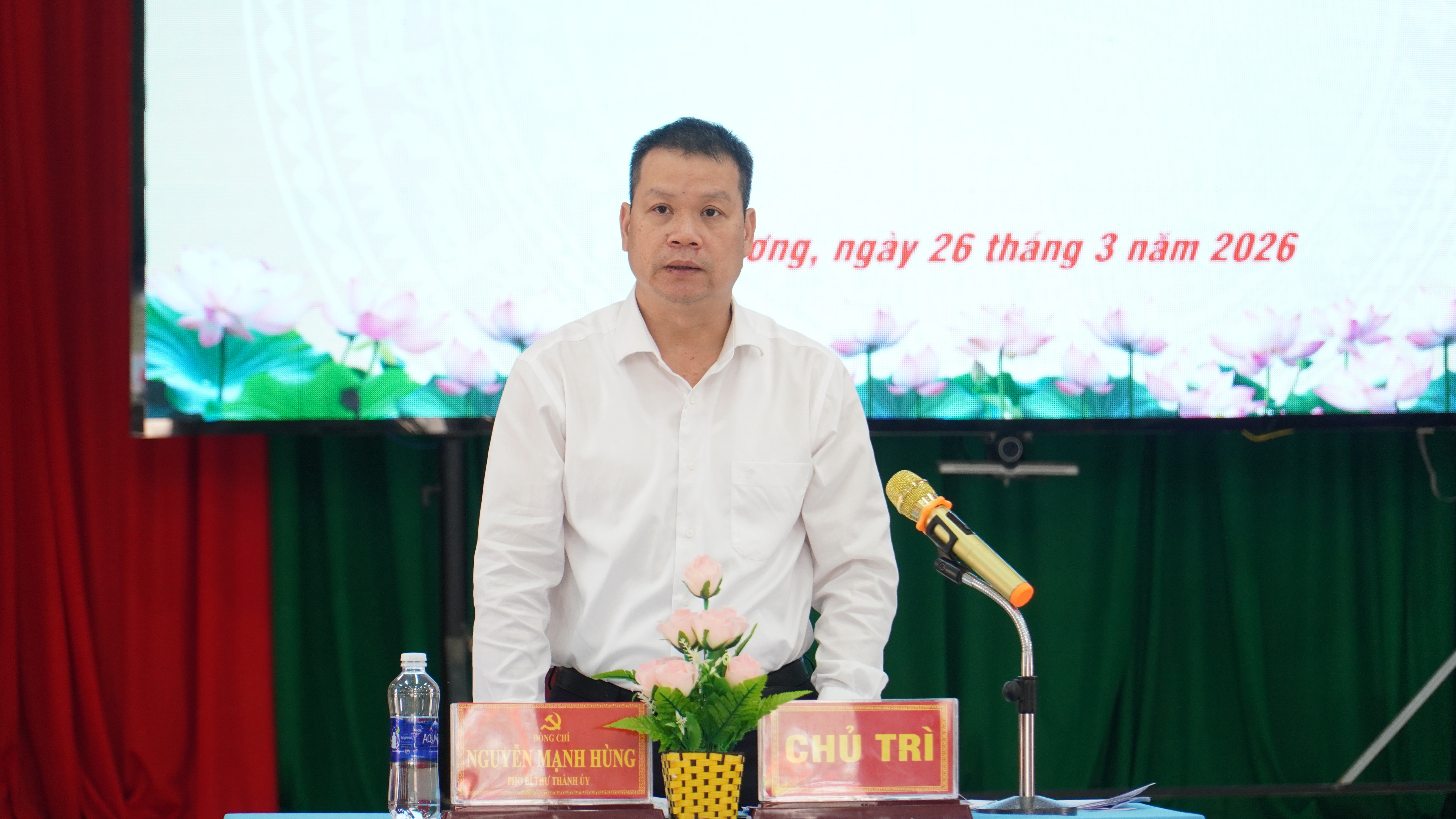 Phó Bí thư Thành ủy Nguyễn Mạnh Hùng làm việc với Ban Thường vụ Đảng ủy xã Avương