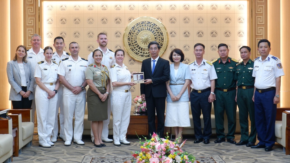 Đoàn tàu Hải quân Úc đến chào xã giao lãnh đạo thành phố