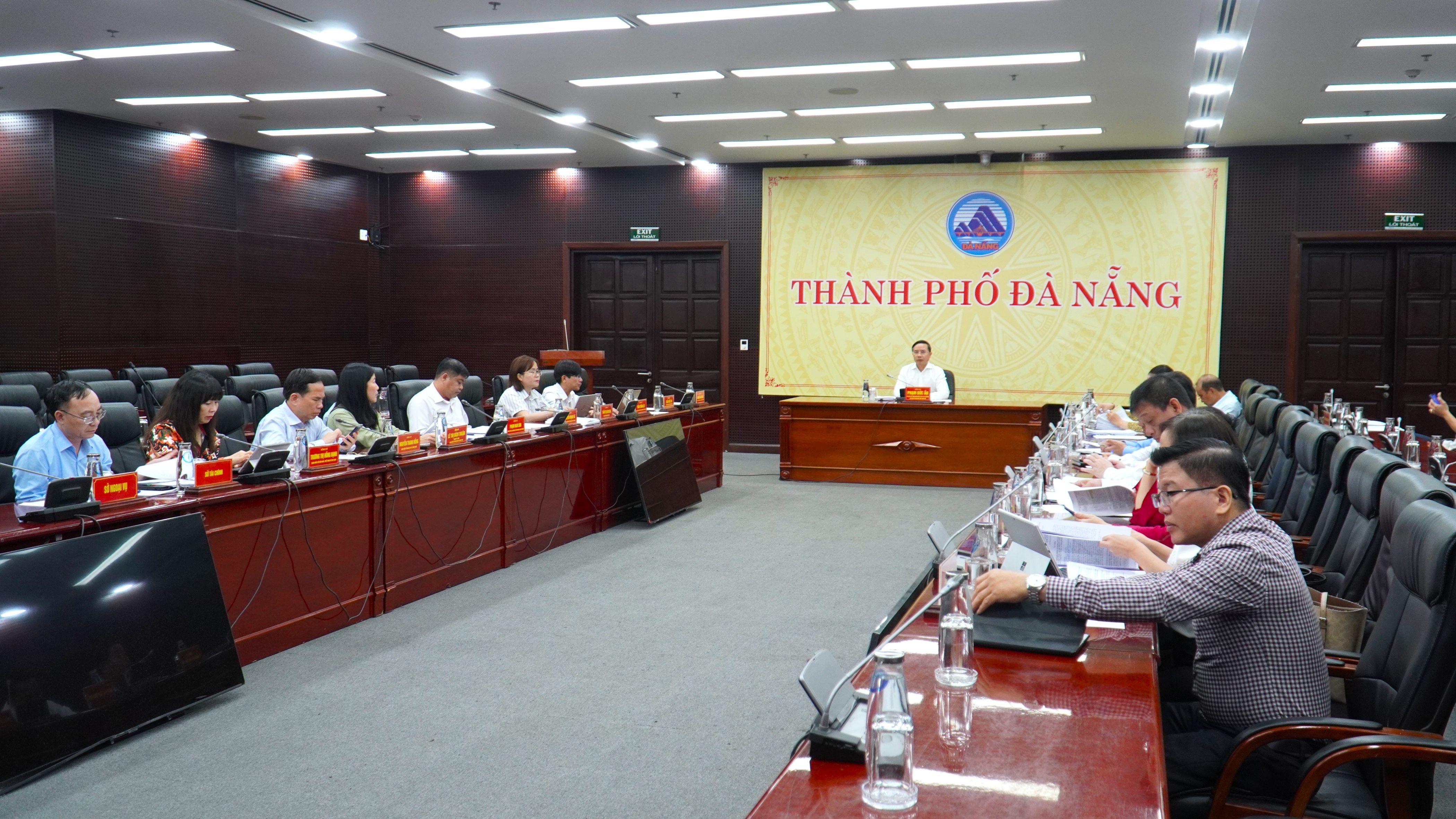 UBND thành phố họp xem xét nhiều nội dung quan trọng