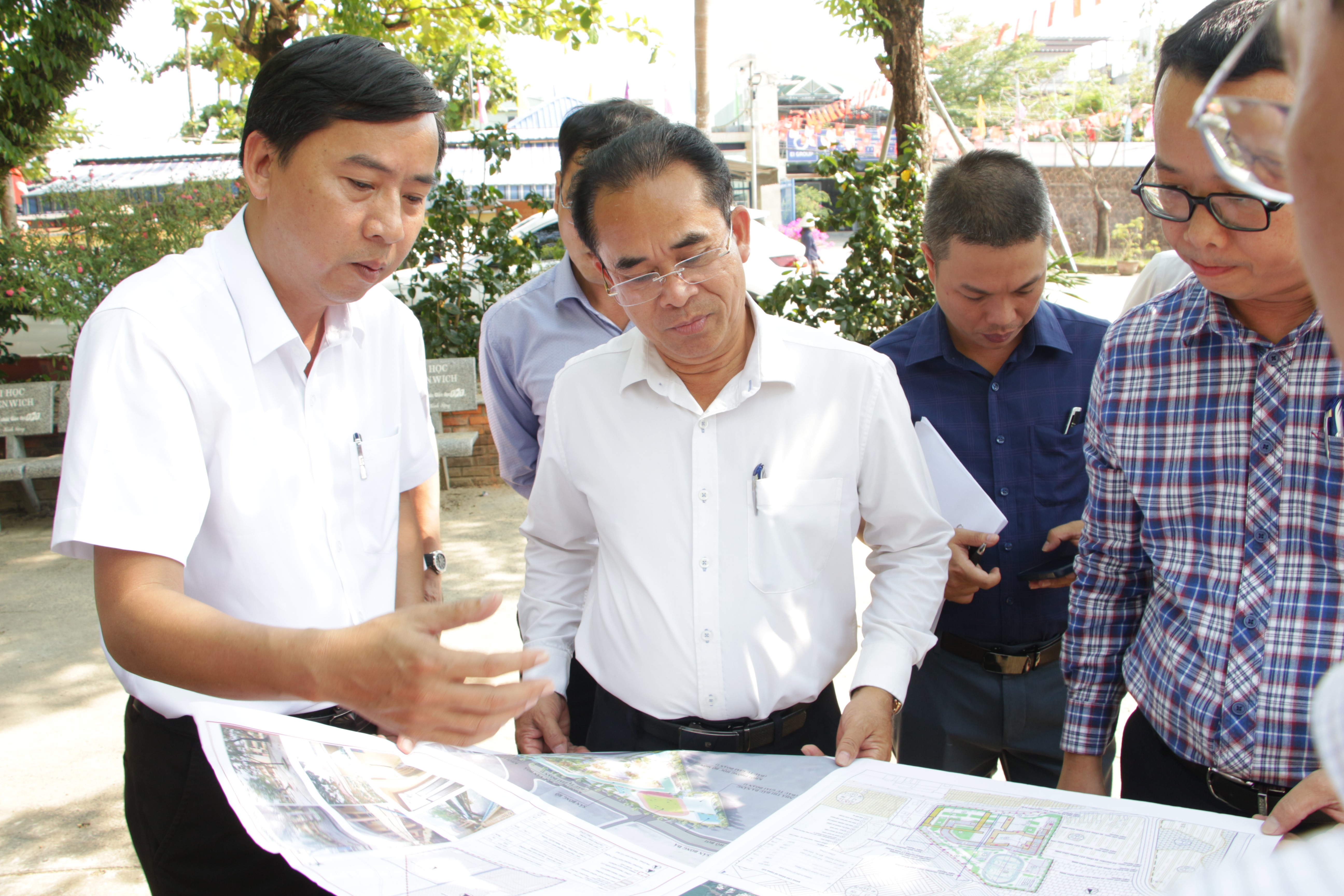 Lãnh đạo thành phố kiểm tra các công trình trường học