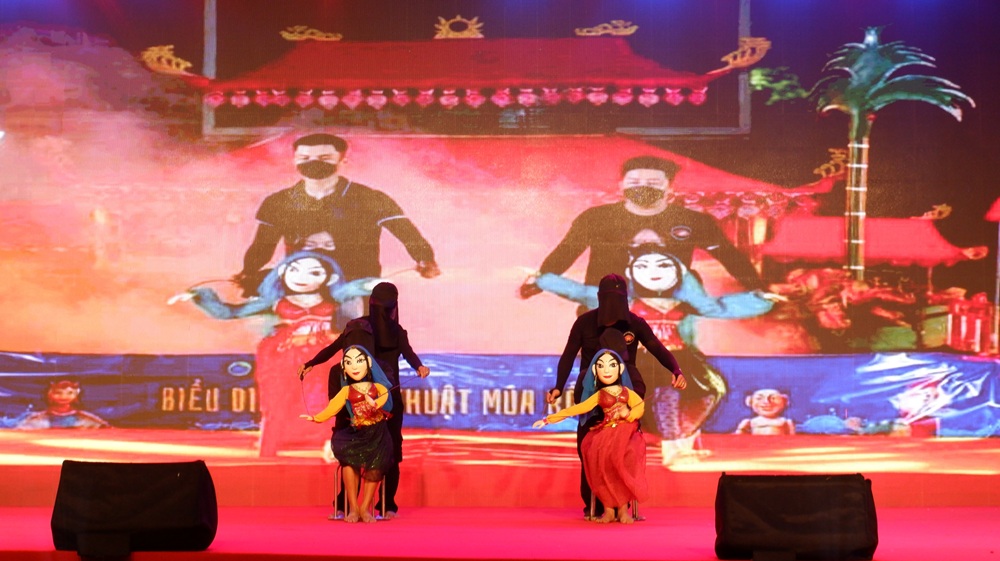 Biểu diễn múa rối cạn, múa rối nước tại Lễ hội Quán Thế Âm