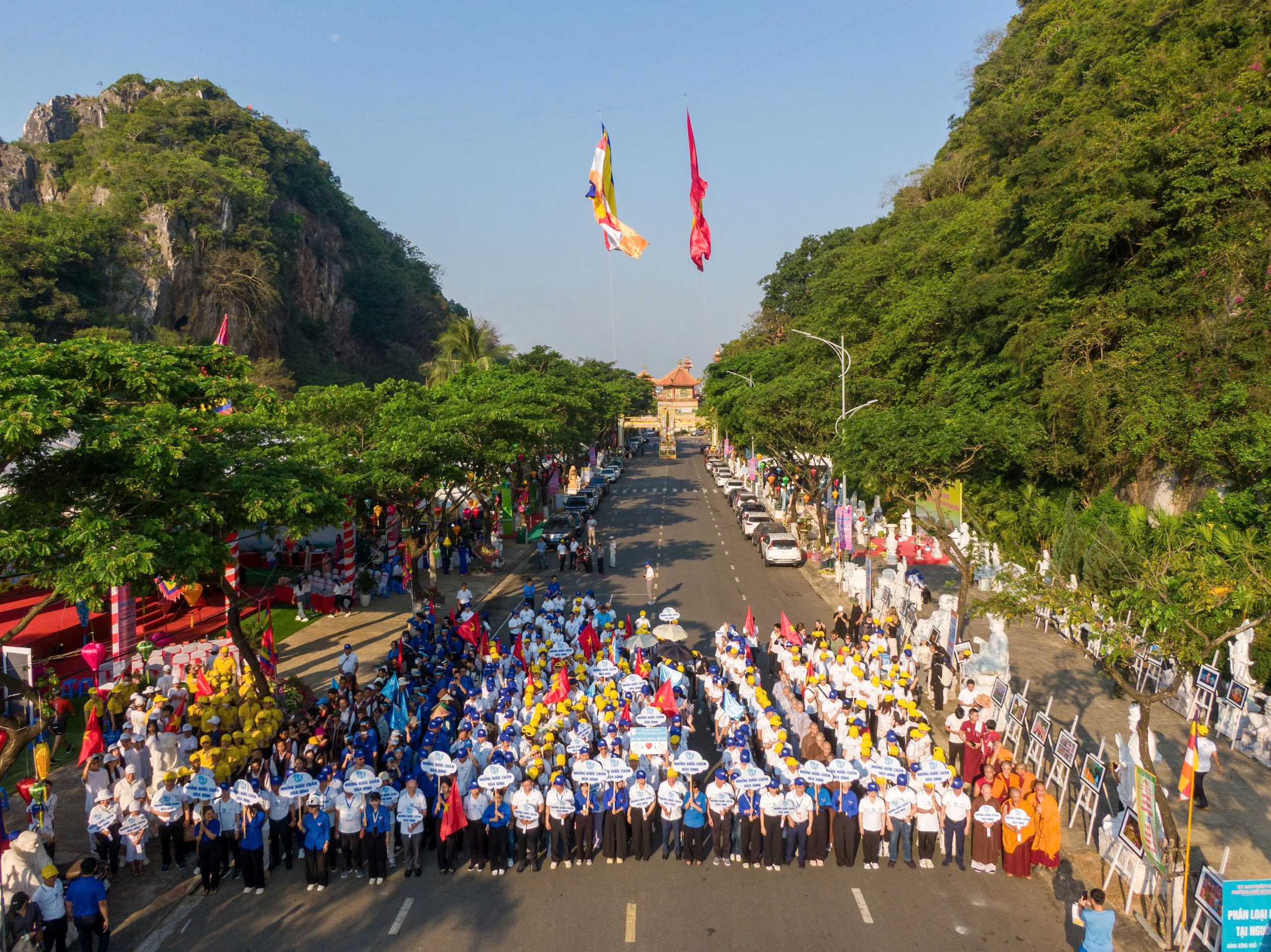 Hơn 600 đại biểu tham gia chương trình đi bộ “Những bước chân hòa bình”