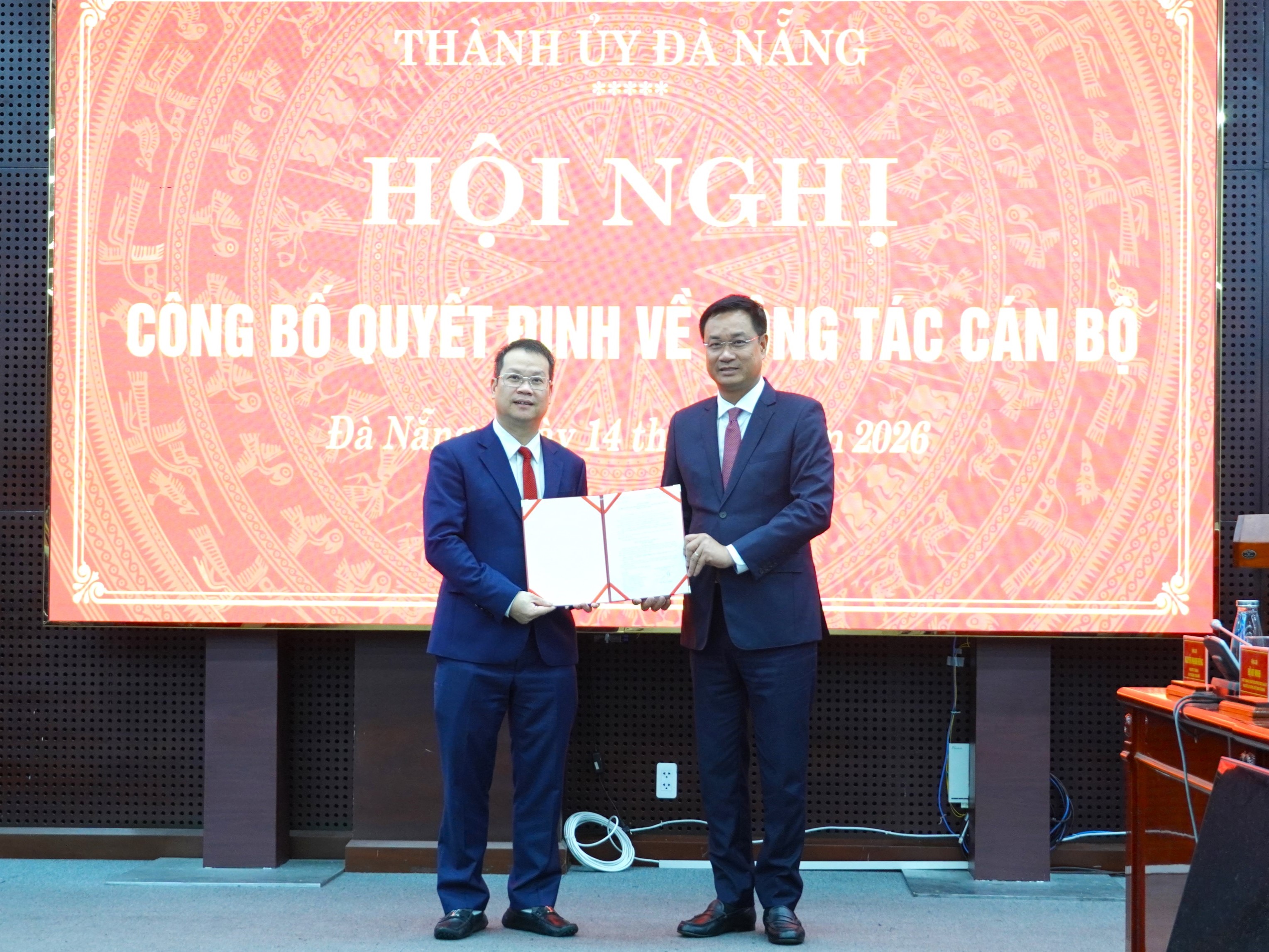 Chủ tịch UBND thành phố Nguyễn Mạnh Hùng giữ chức Bí thư Đảng ủy UBND thành phố