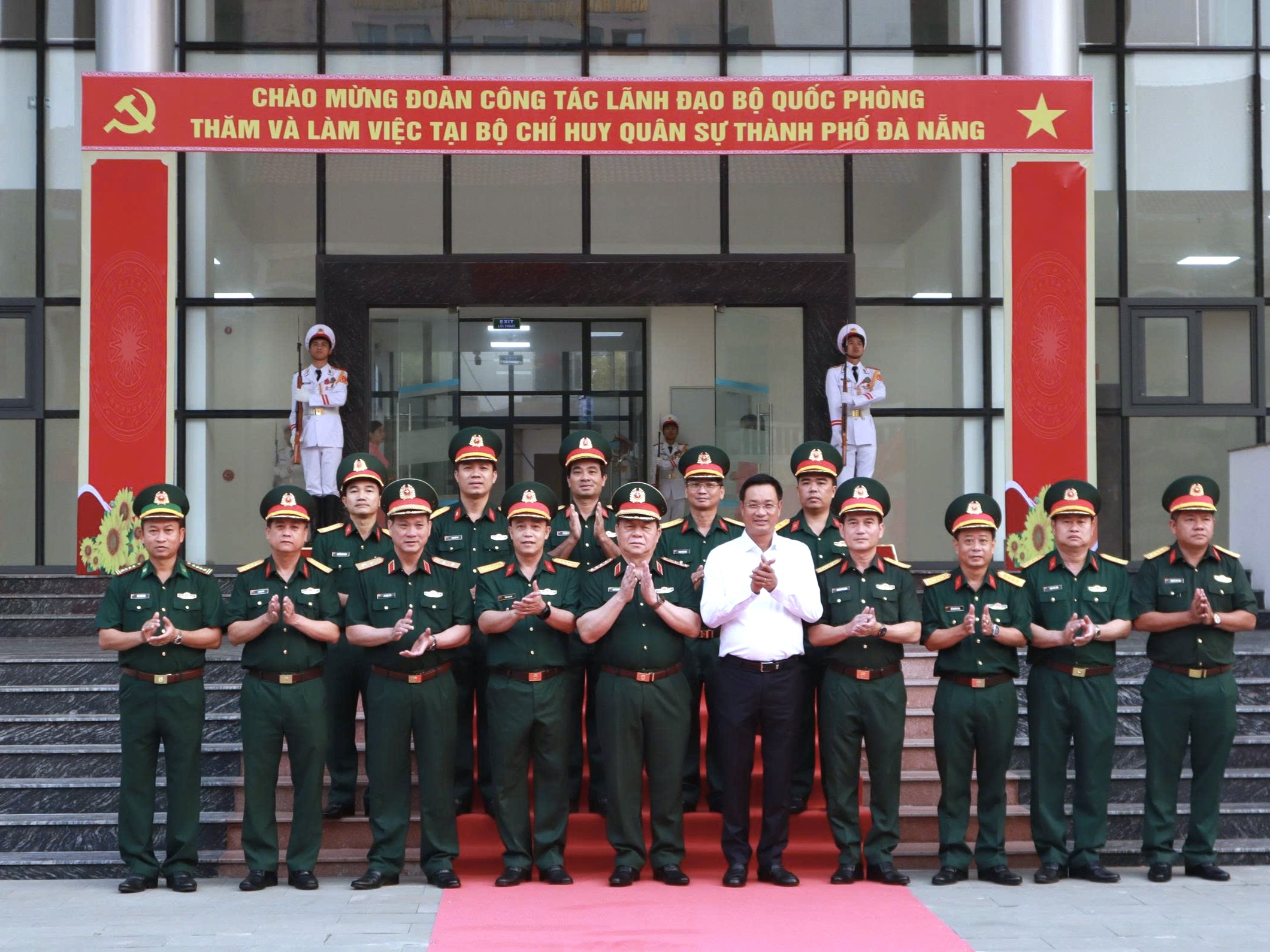 Chủ nhiệm Tổng cục Chính trị Quân đội nhân dân Việt Nam thăm, làm việc với Bộ CHQS thành phố