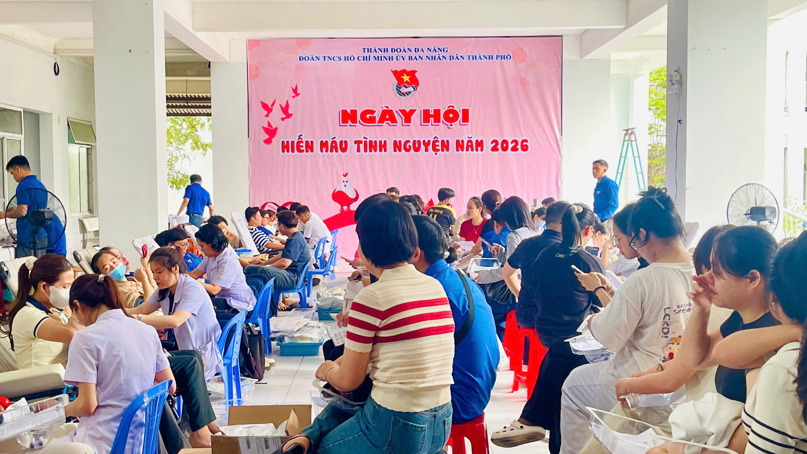 Tuổi trẻ UBND thành phố hiến 350 đơn vị máu cứu người